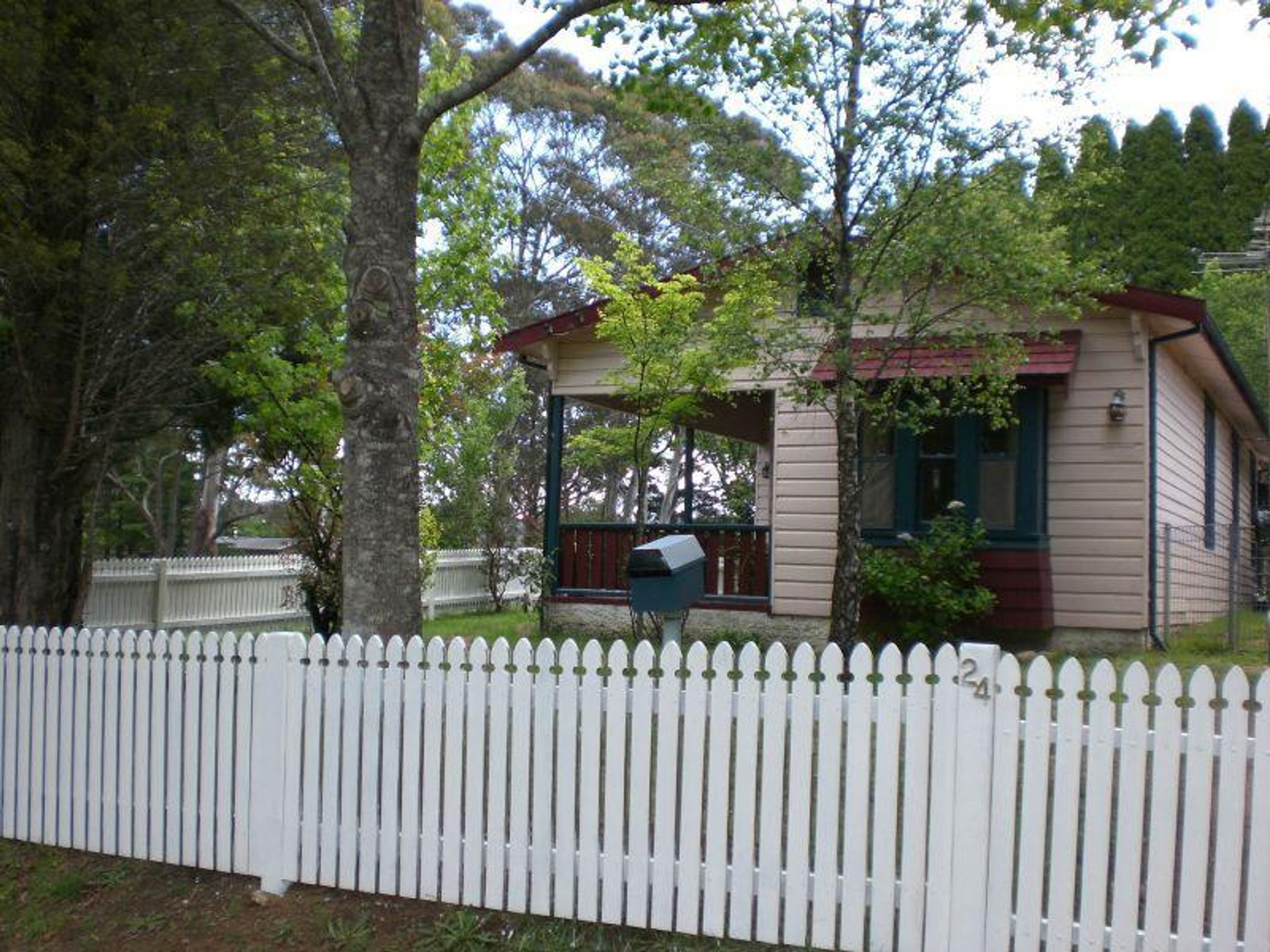 24 Barton St, Katoomba - Thumbnail 2