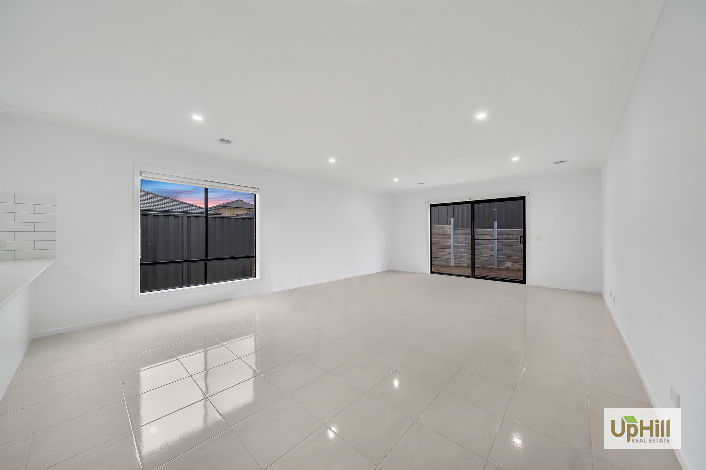 18 Vesna Avenue, Clyde North - Thumbnail 4
