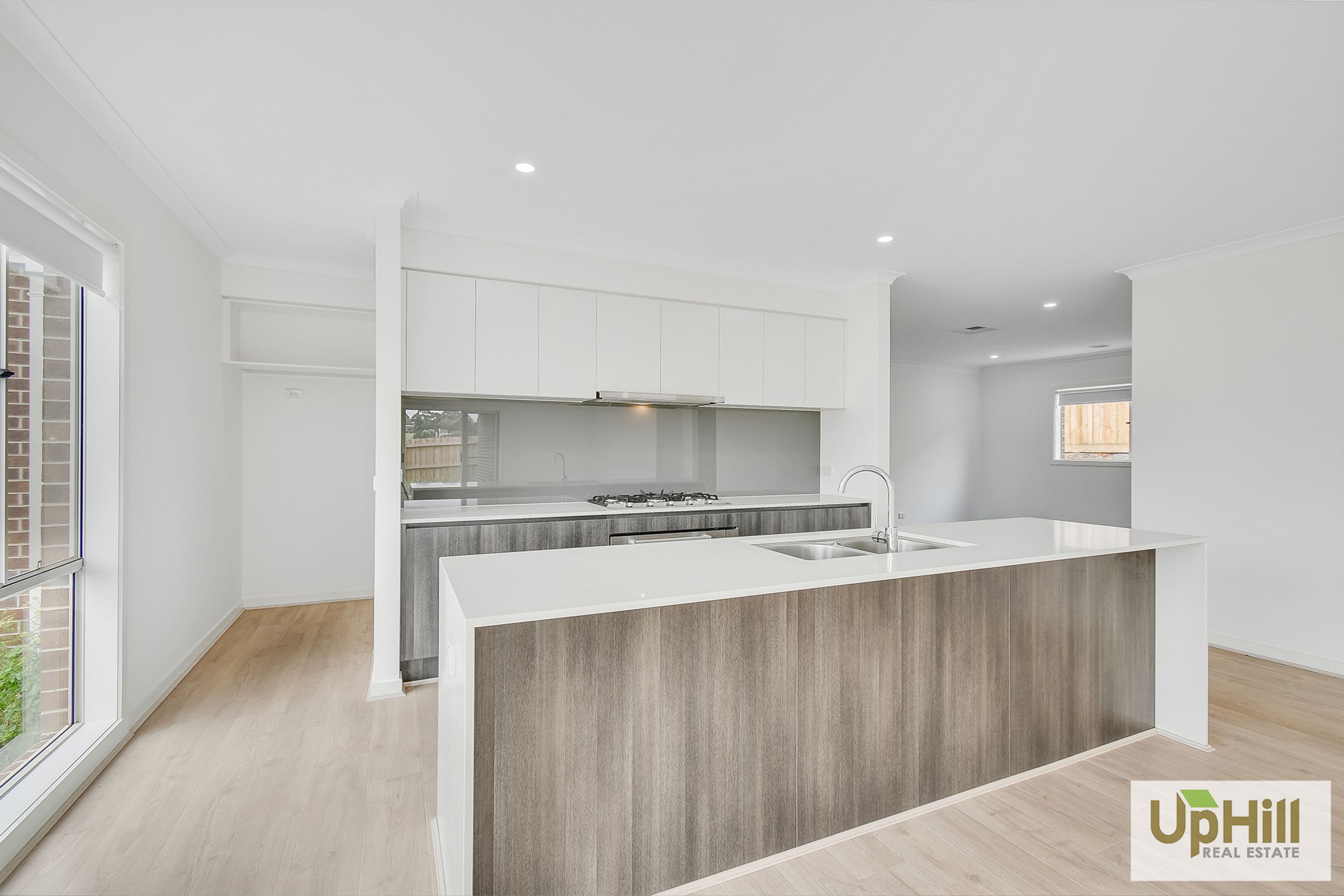 39 NOAH ROAD, Clyde North - Thumbnail 2