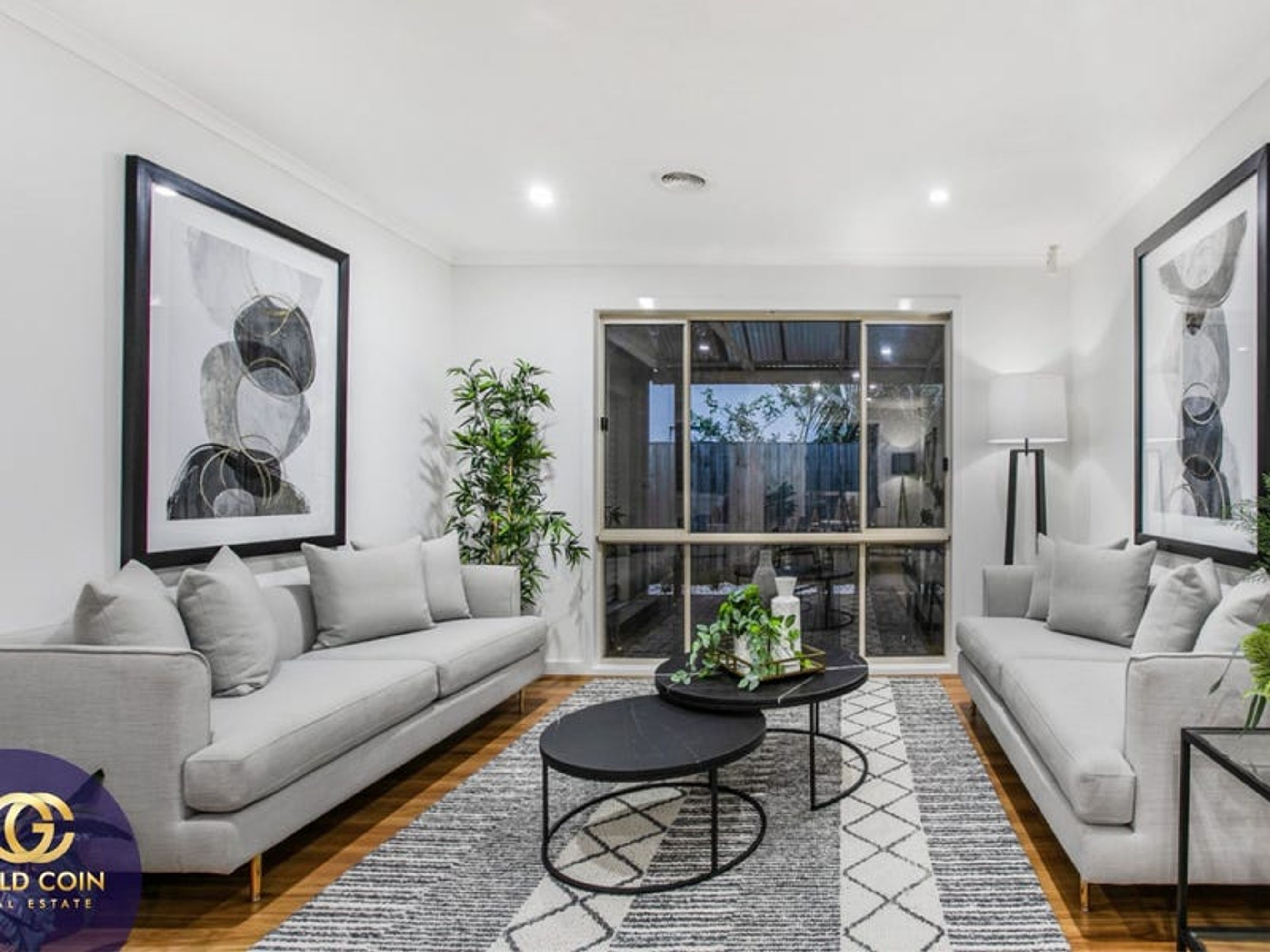 8 Rudd Court, Lynbrook - Thumbnail 2
