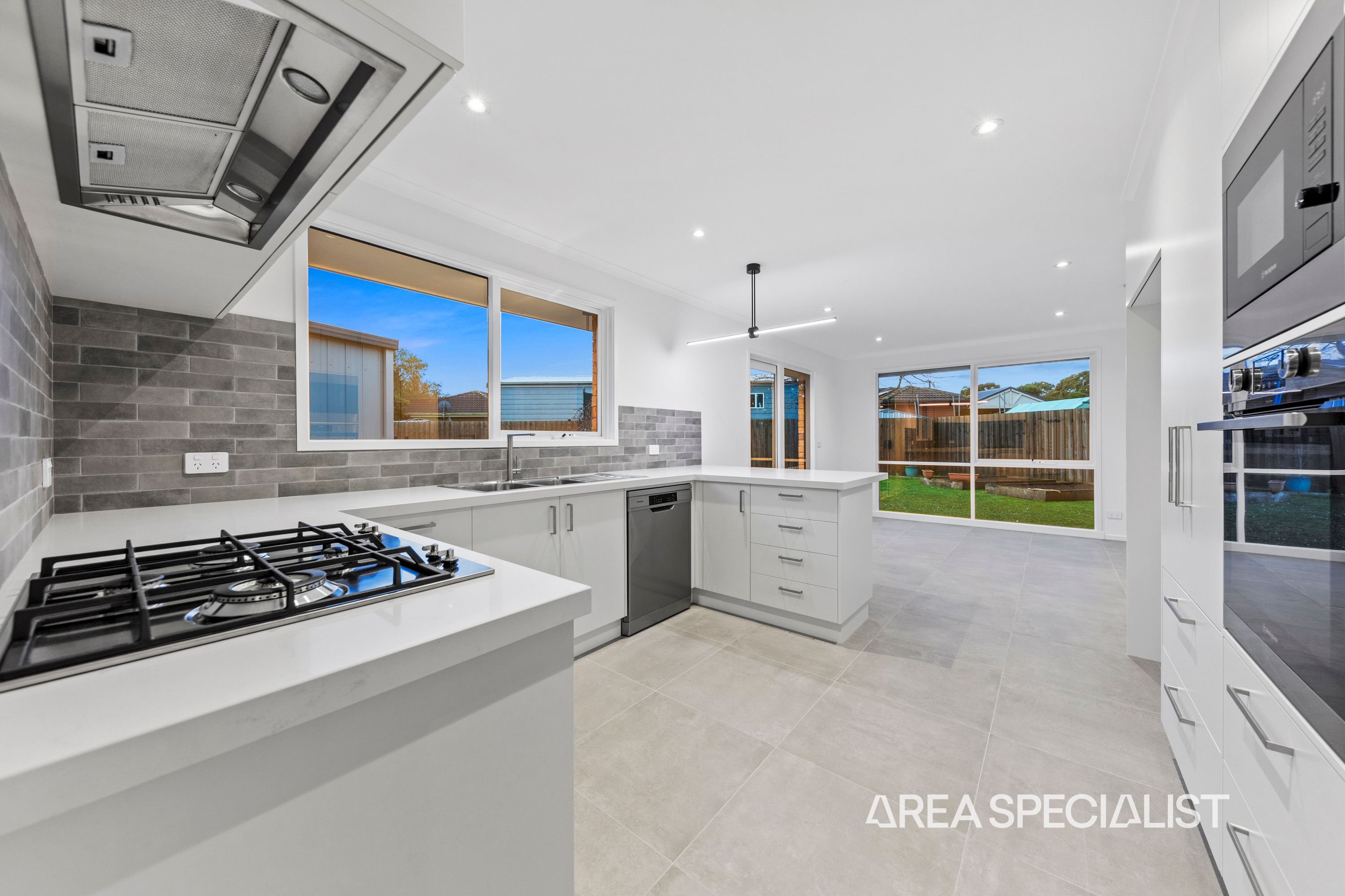 24 Gullquist Way, Pakenham - Thumbnail 4