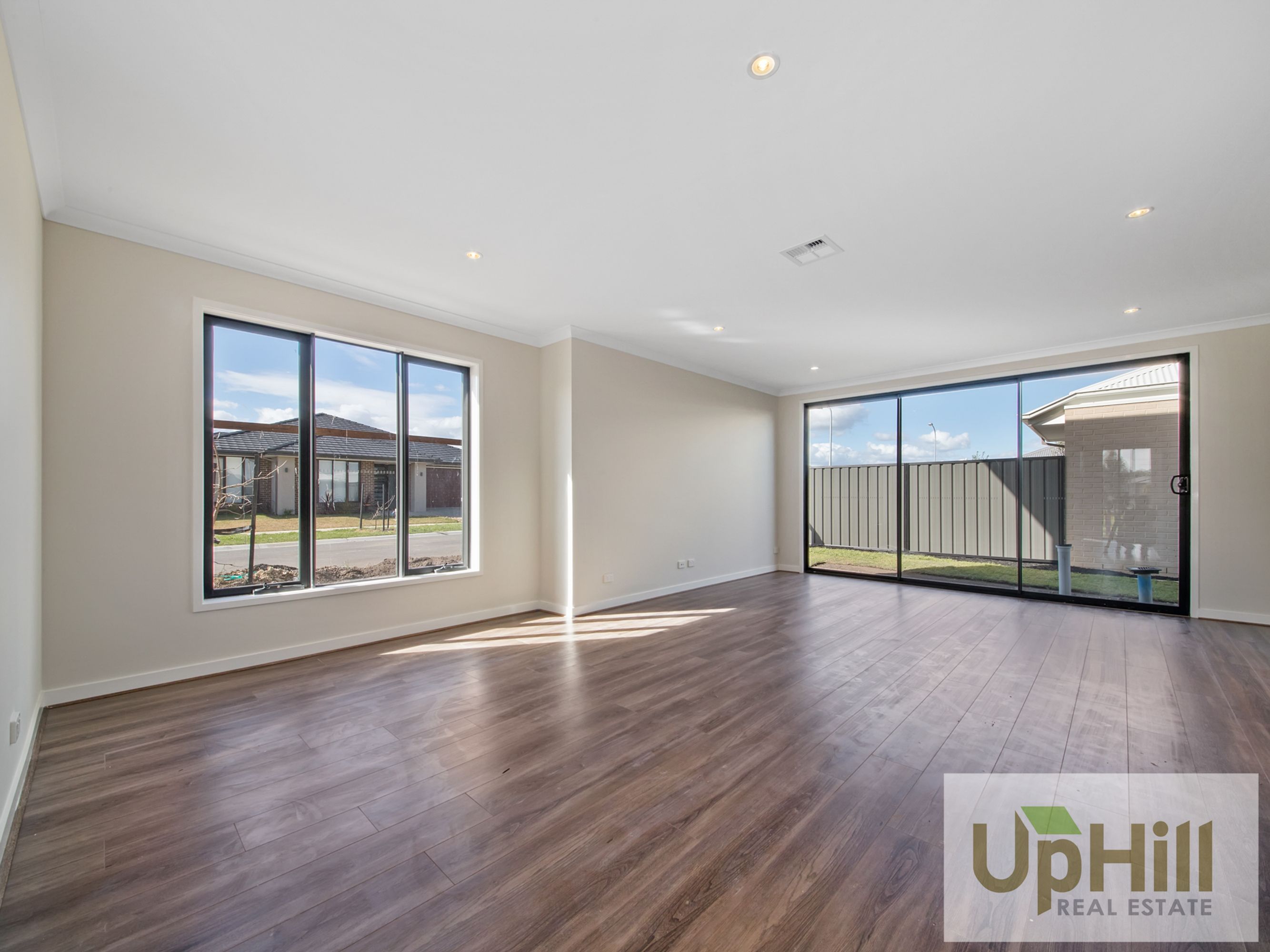 14 REVELWOOD WAY, Clyde North - Thumbnail 4