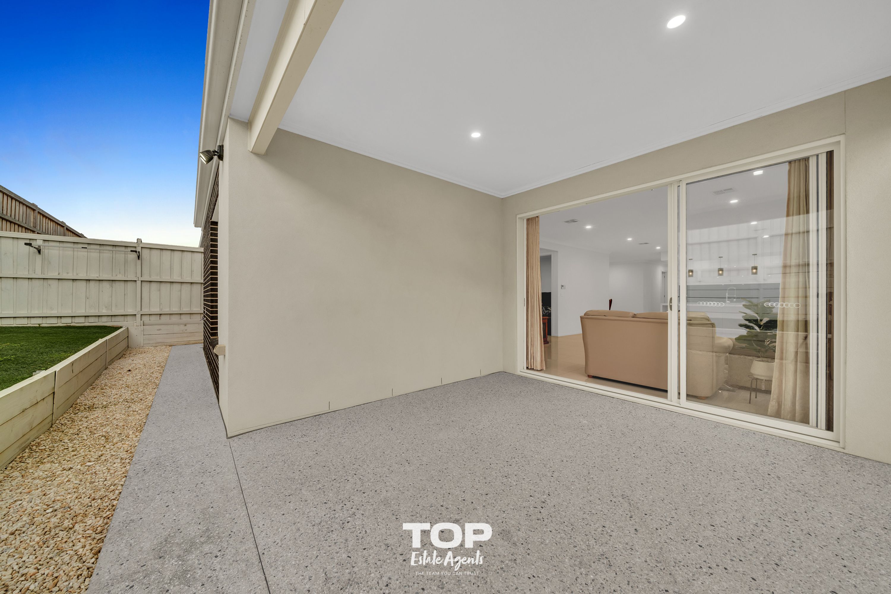 31 Gallant Drive, Clyde North - Thumbnail 8