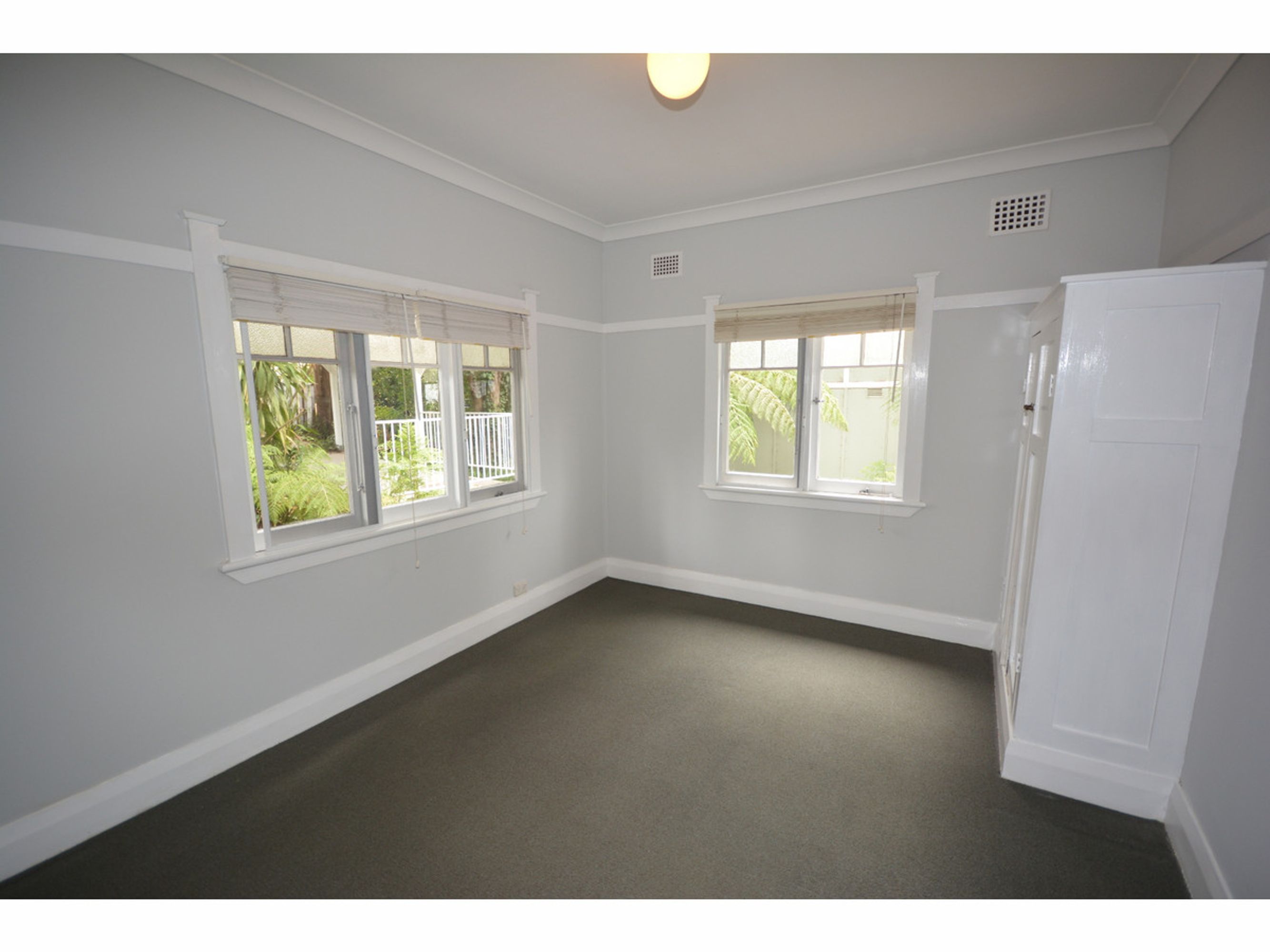 13 Oaklands Road, Hazelbrook - Thumbnail 4