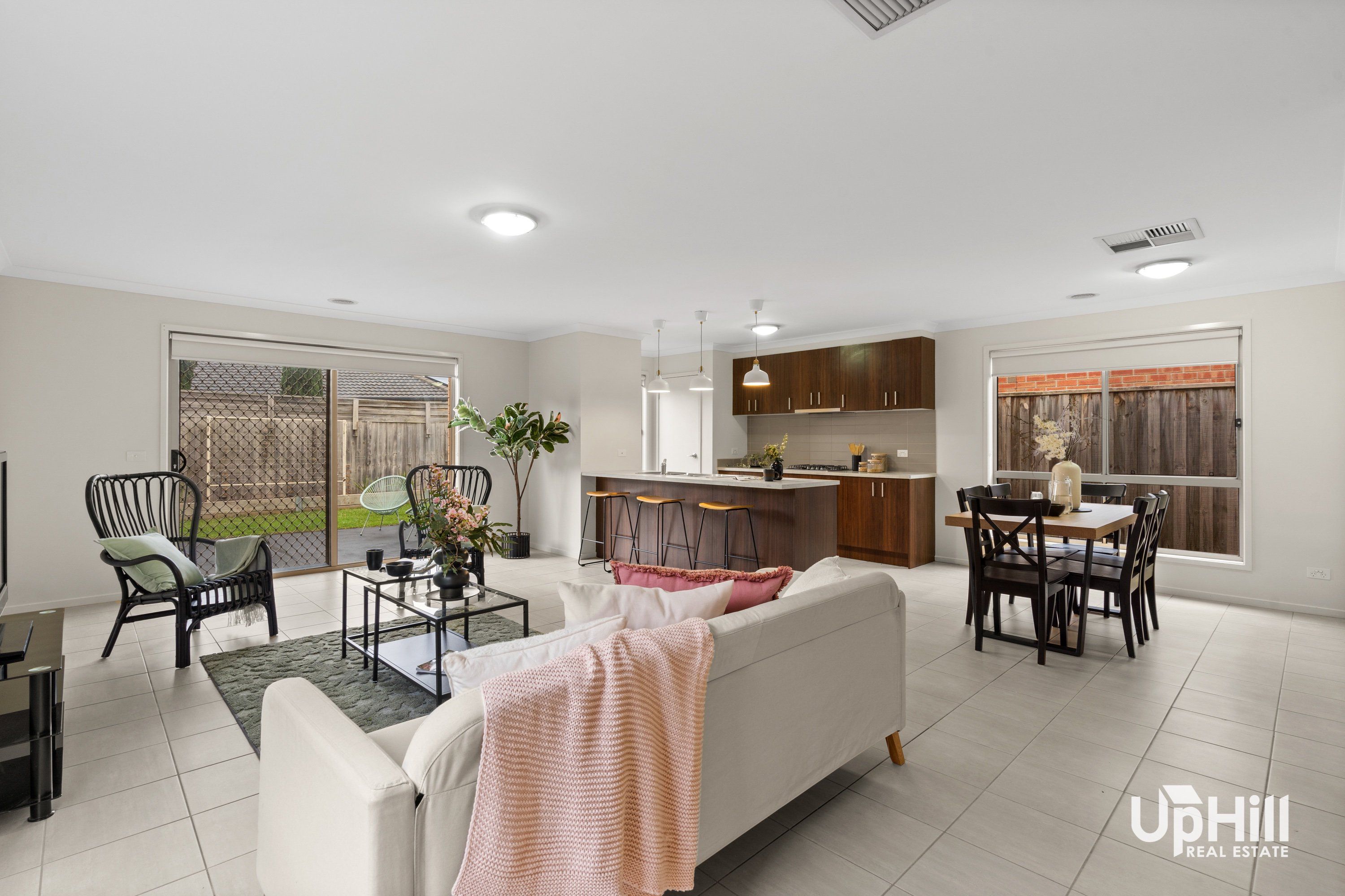 37 Rankin Close, Lynbrook - Thumbnail 4