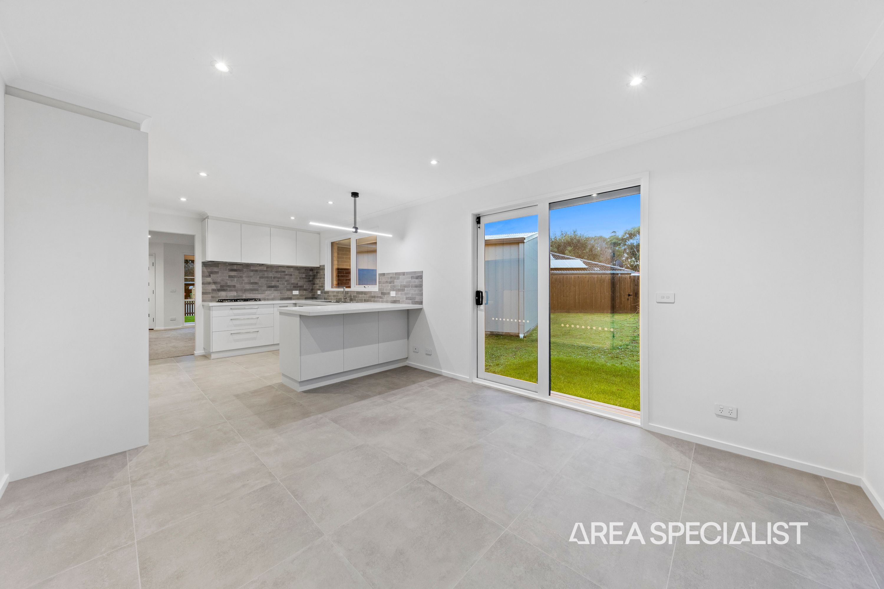 24 Gullquist Way, Pakenham - Thumbnail 8