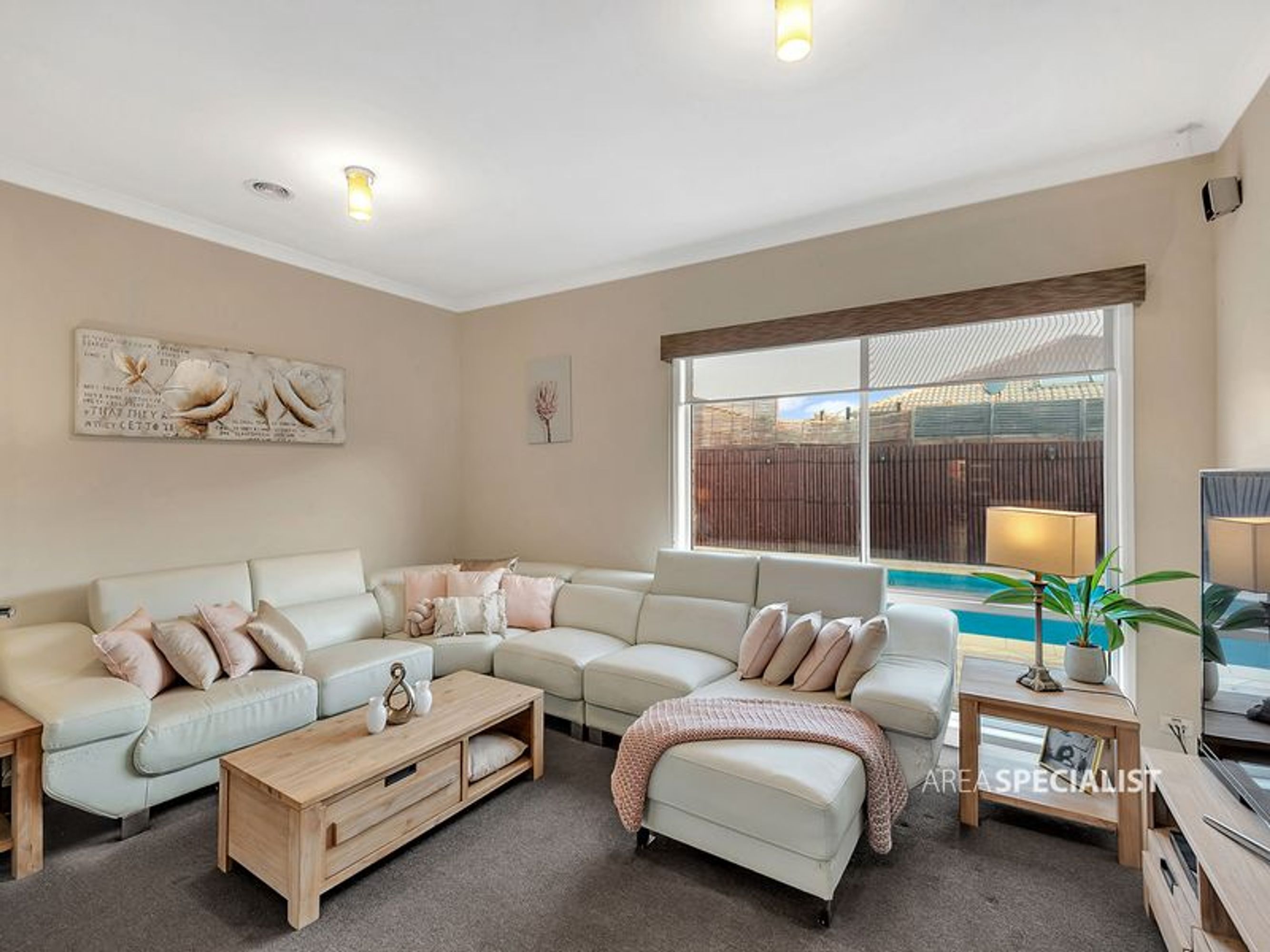4 Silvergum Place, Cranbourne, Cranbourne - Thumbnail 2