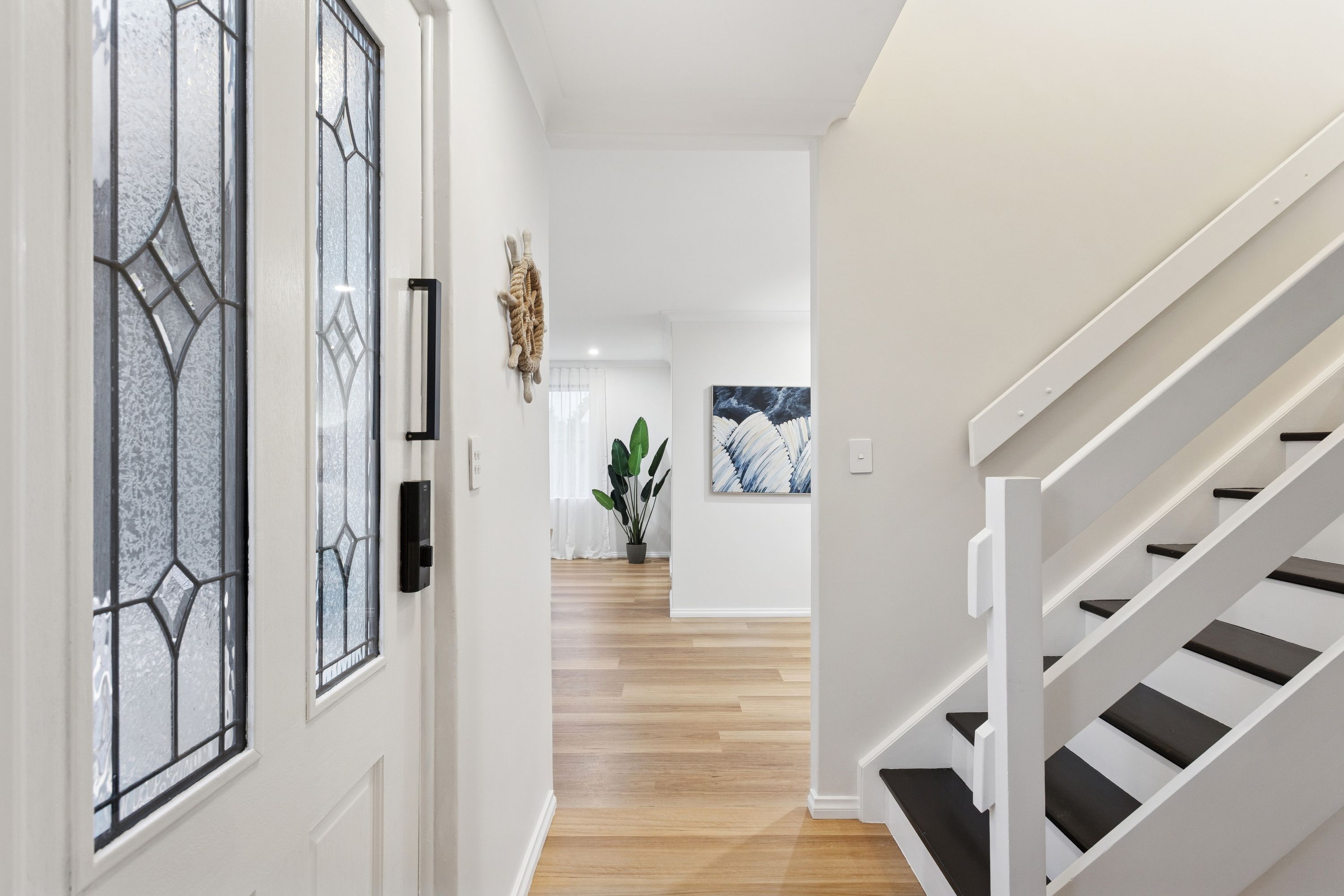 24 WARWICK ROAD, Marmion - Thumbnail 5