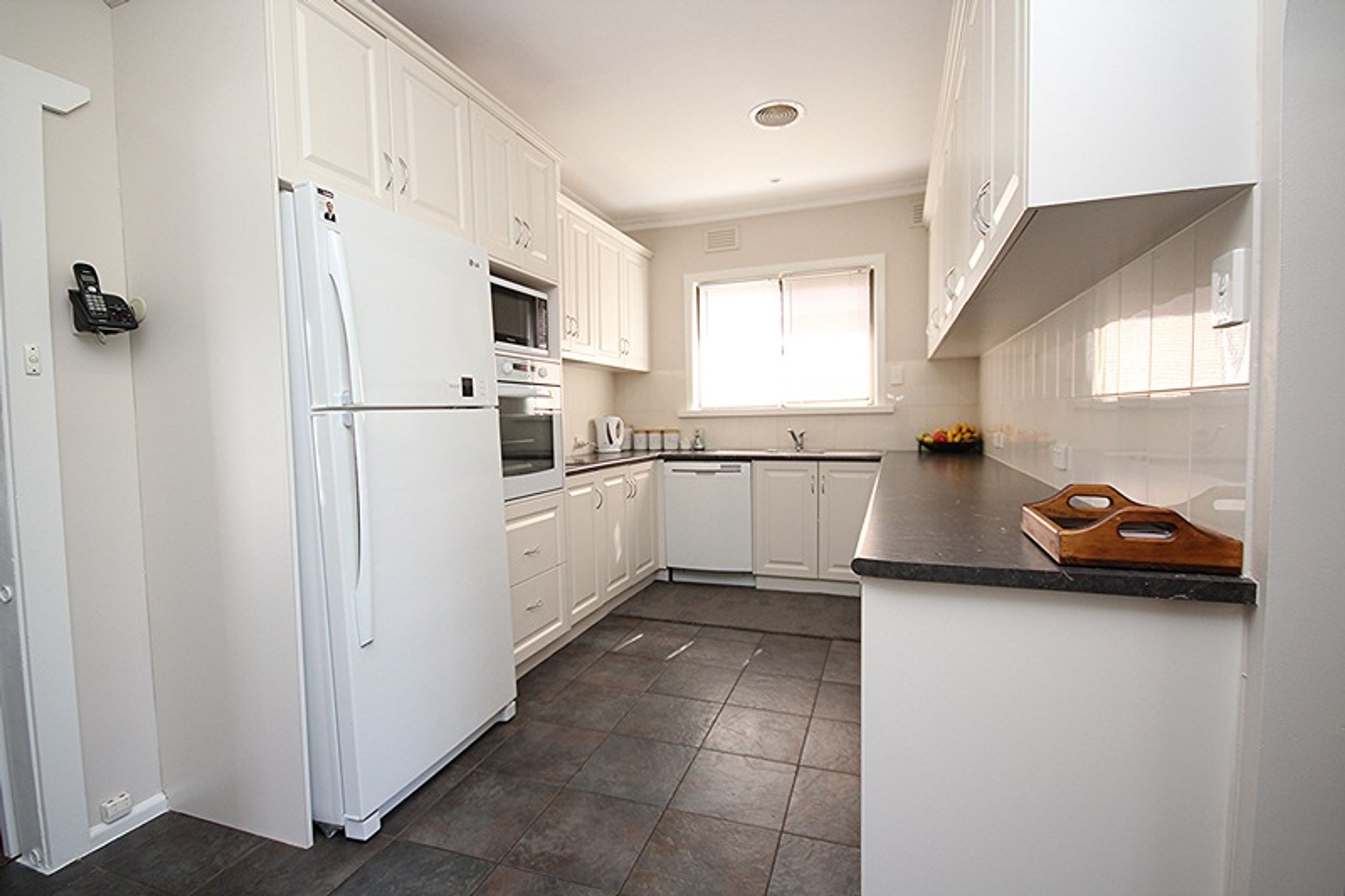 9 Arnold Street, Horsham VIC 3400, Horsham - Thumbnail 2