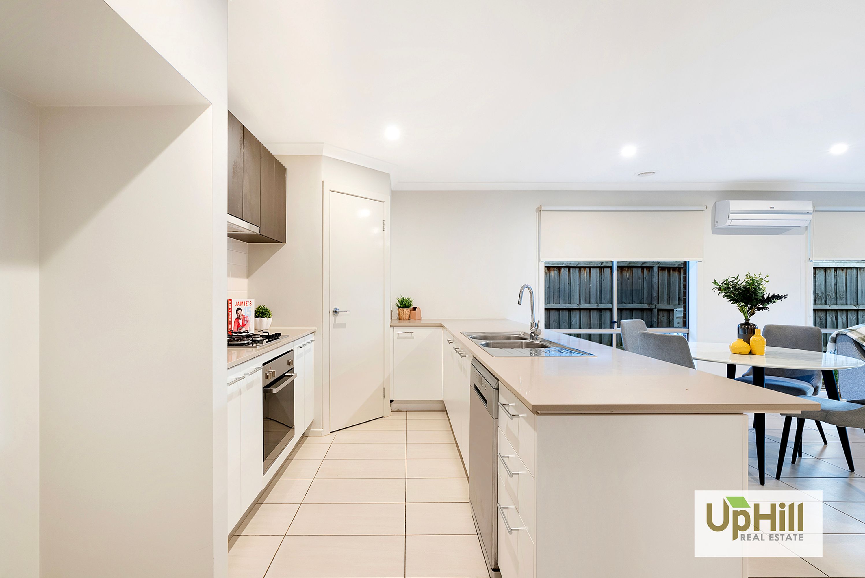 42 Merrin Circuit, Clyde North - Thumbnail 8