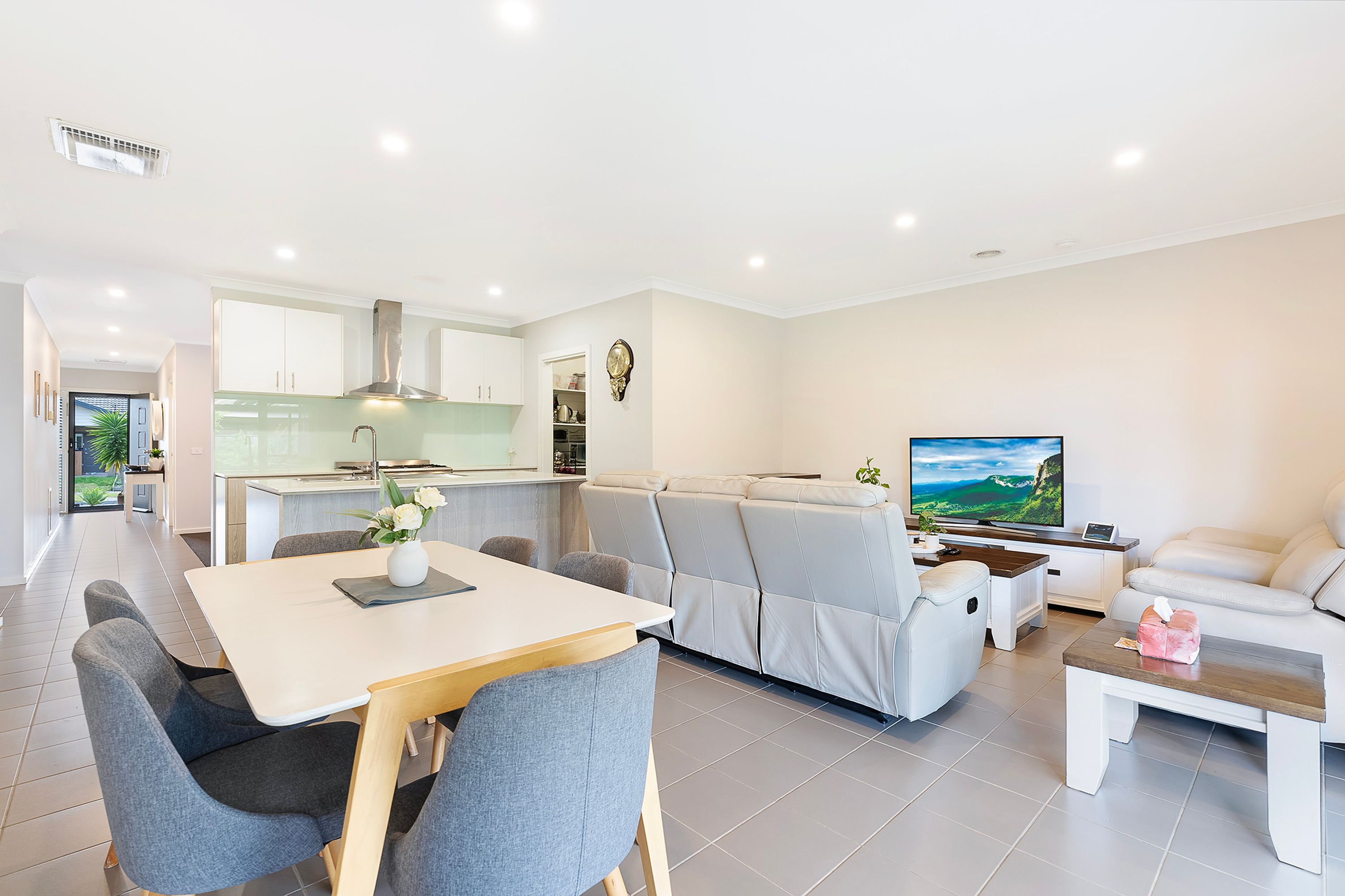 19 Jutland Close, Clyde North - Thumbnail 4