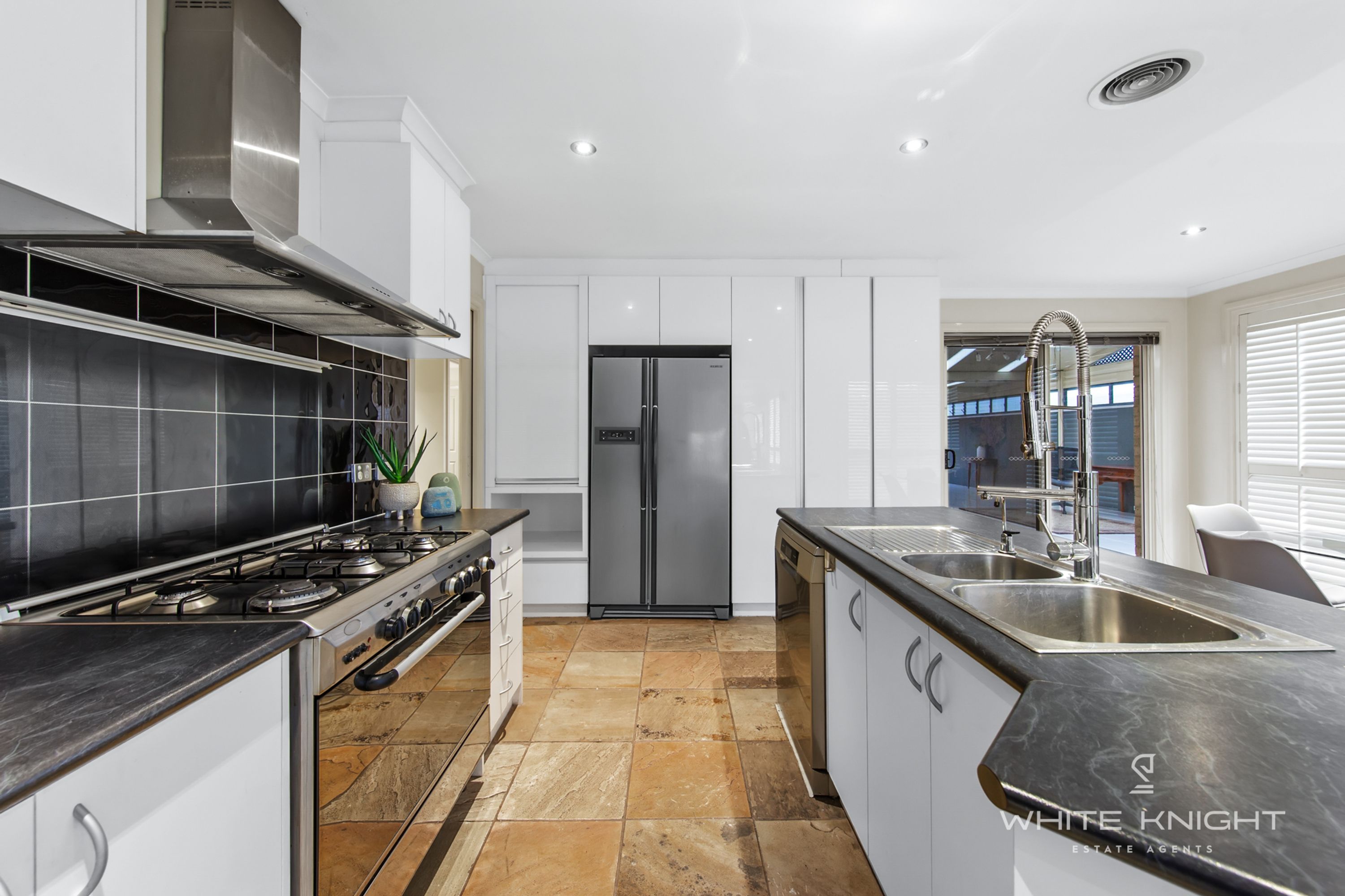 38 Naracoorte Drive, Caroline Springs VIC 3023, Caroline Springs - Thumbnail 6