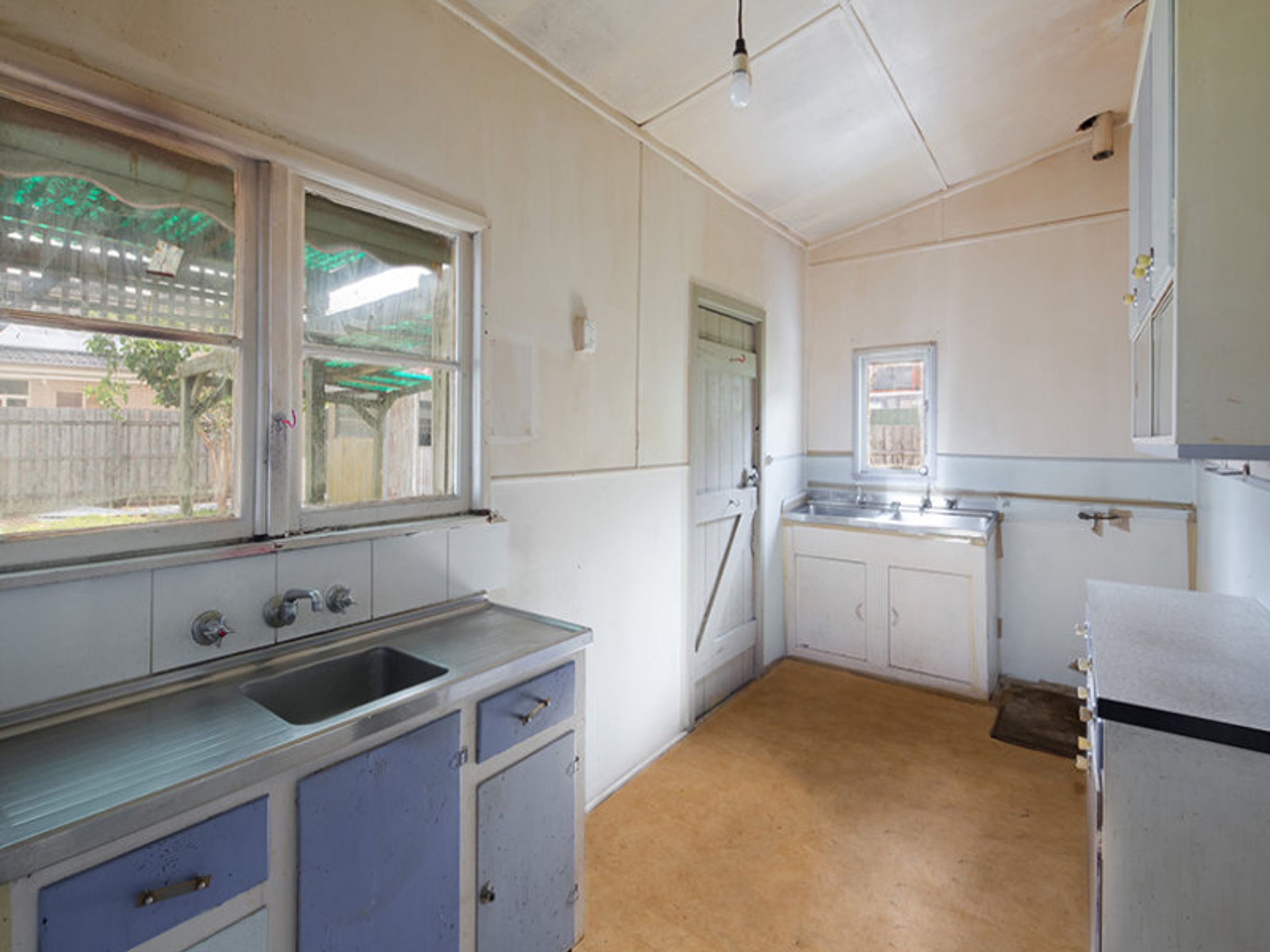 16 Ash Grove, Springvale - Thumbnail 6
