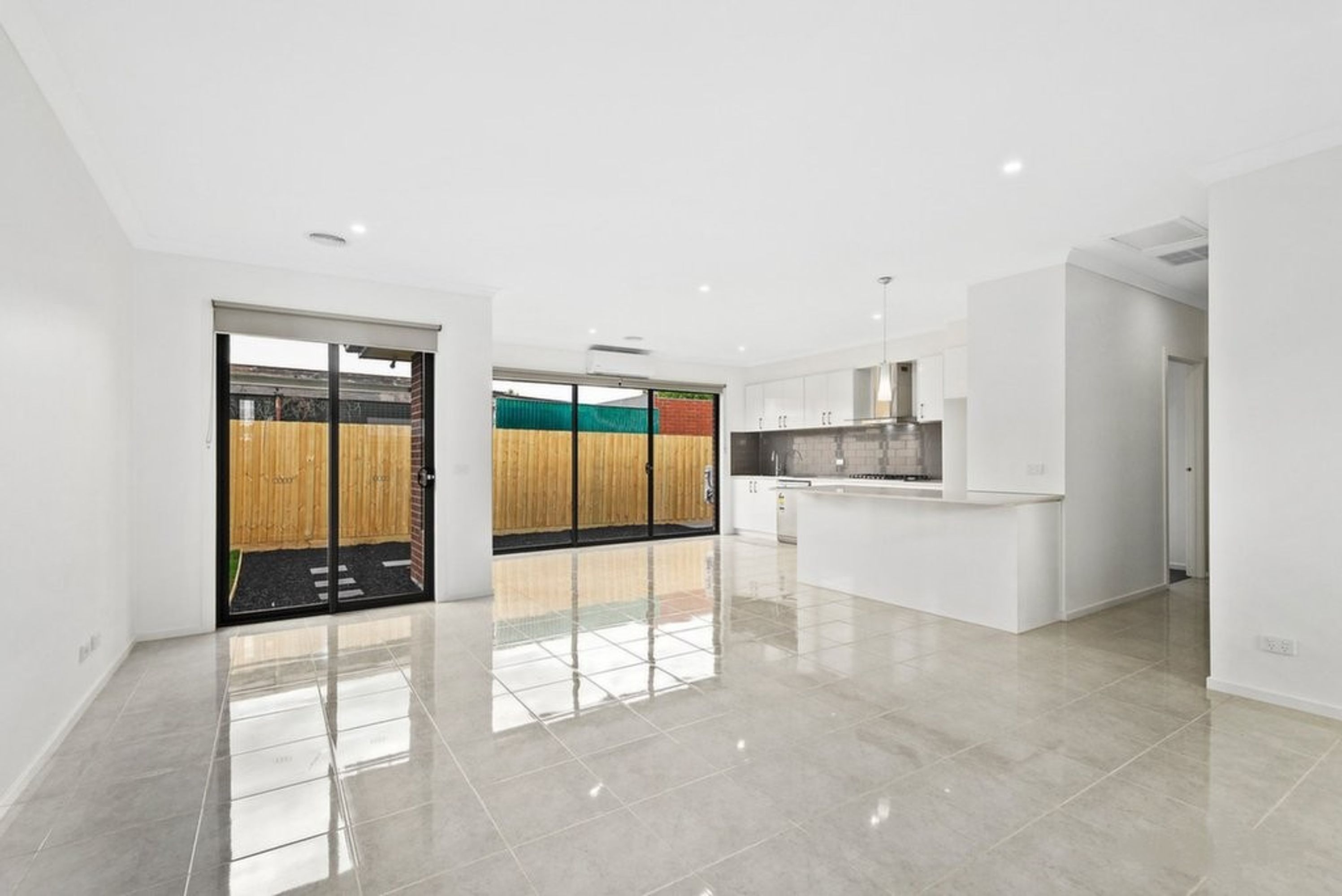 2/25 Haresta Avenue, Dandenong - Thumbnail 2