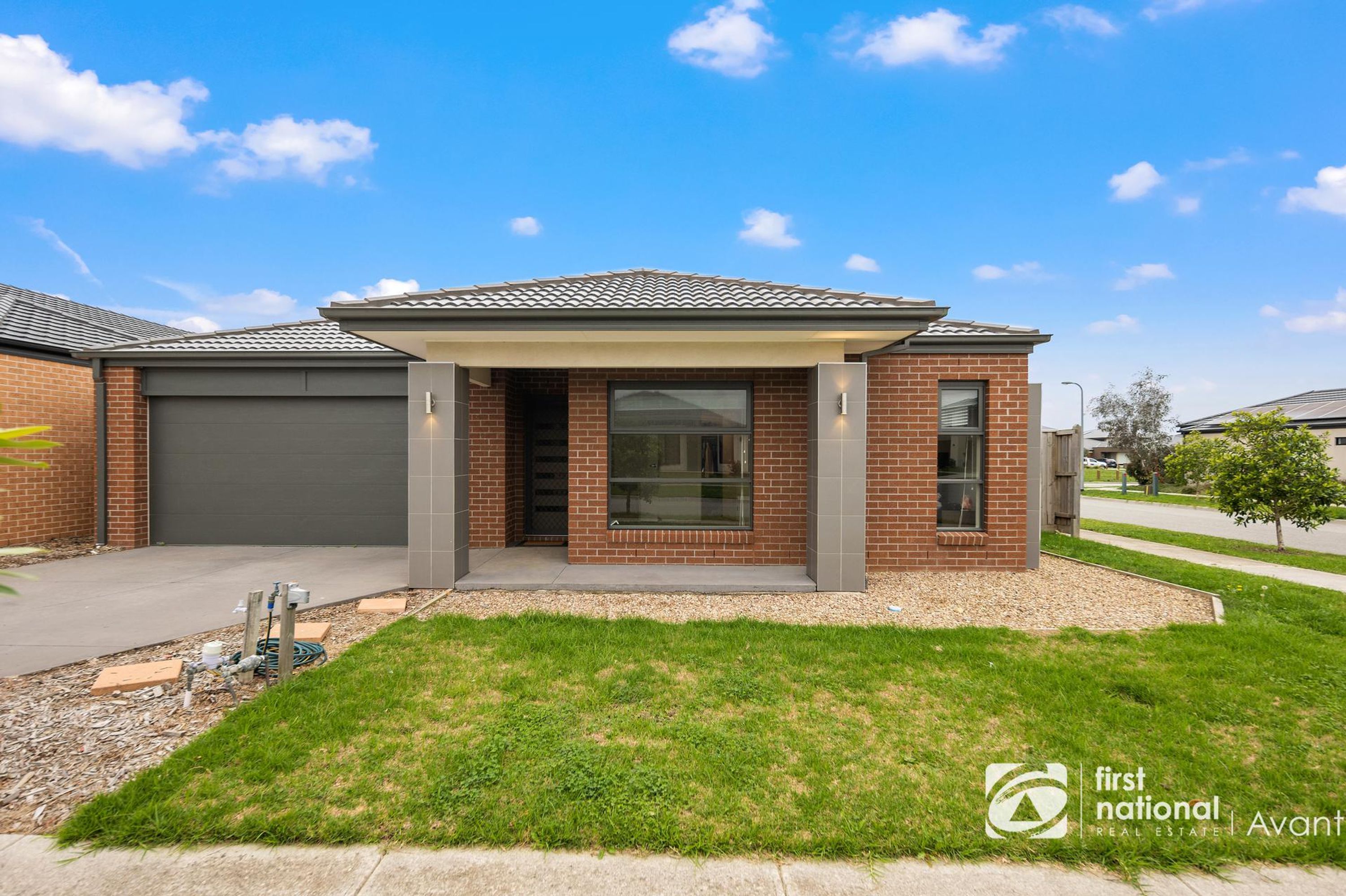 59 Cottongrass Avenue, Clyde North - Thumbnail 2