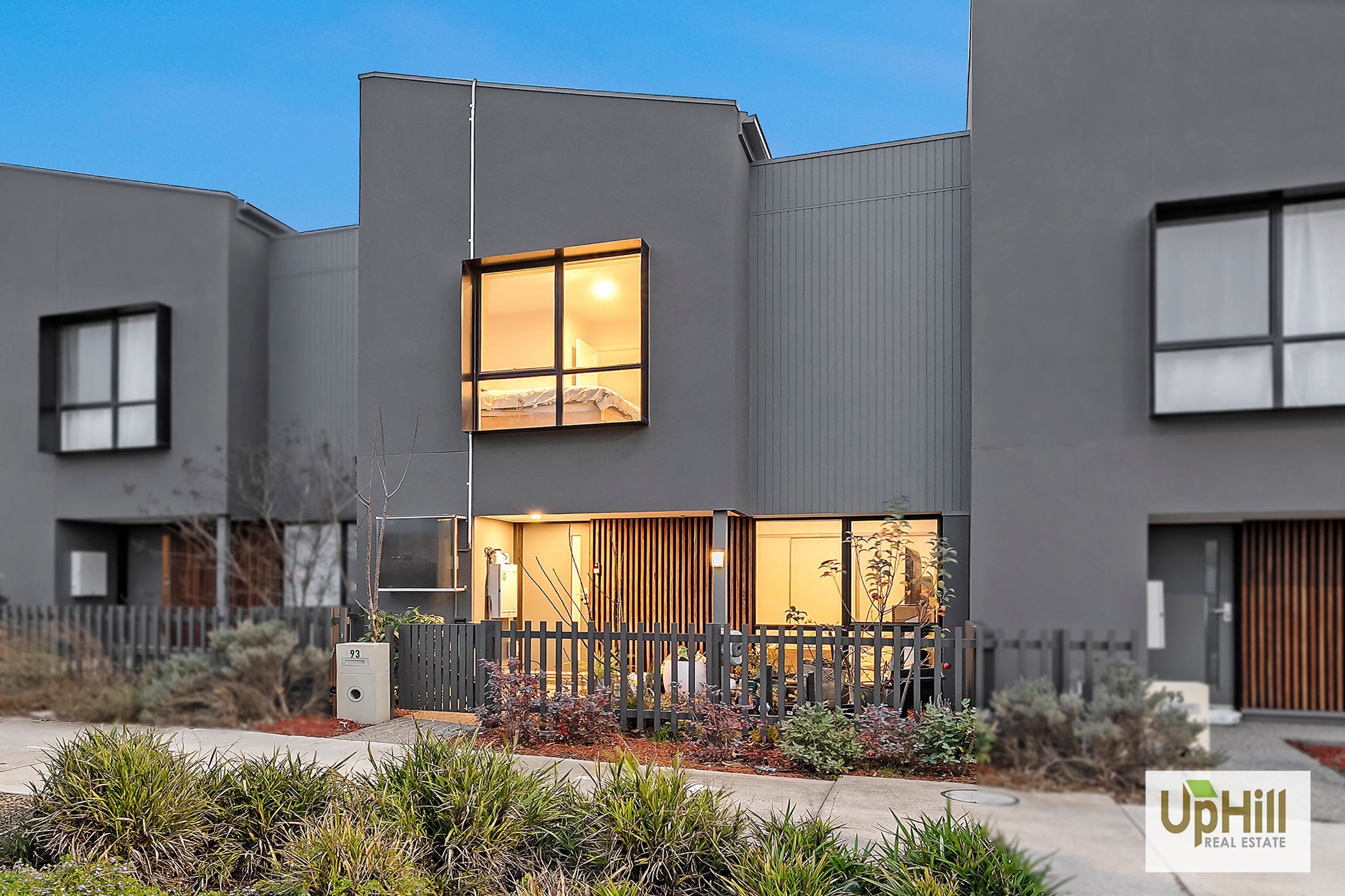 93 HAYTON PARK BOULEVARD, Cranbourne West - Thumbnail 2