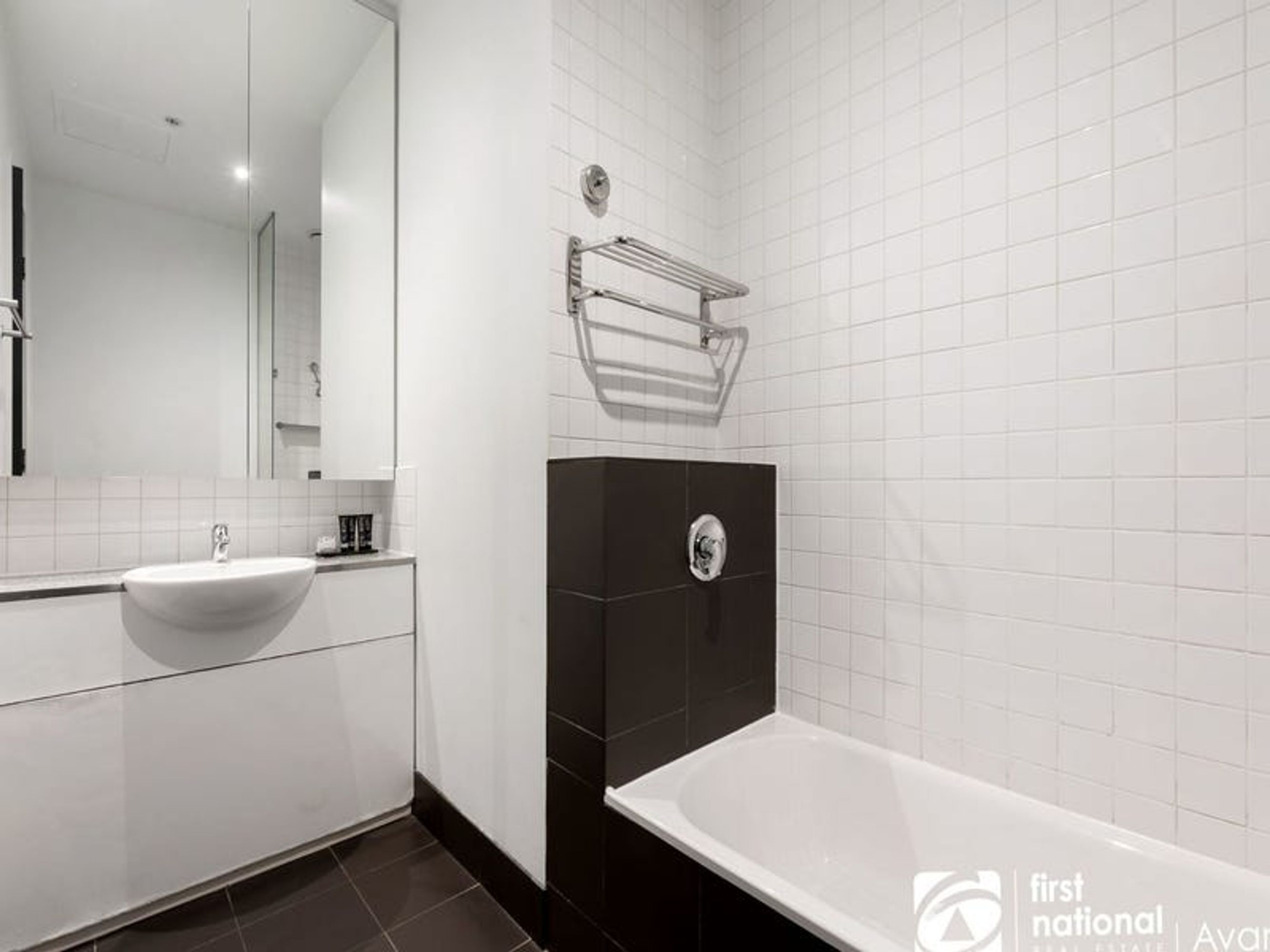 209/100 Exhibition Street, Melbourne - Thumbnail 8