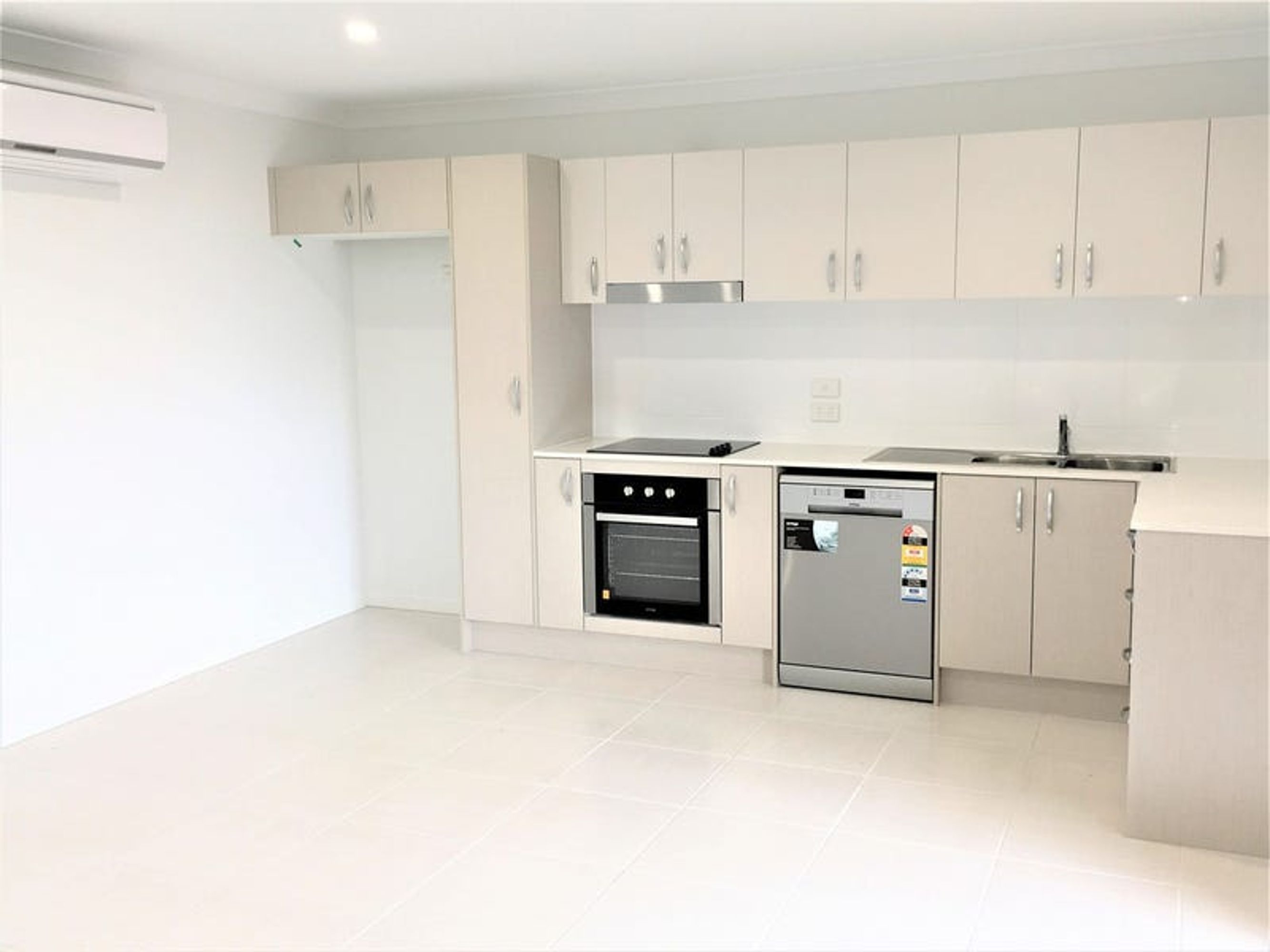 1/5A Baxter Crescent