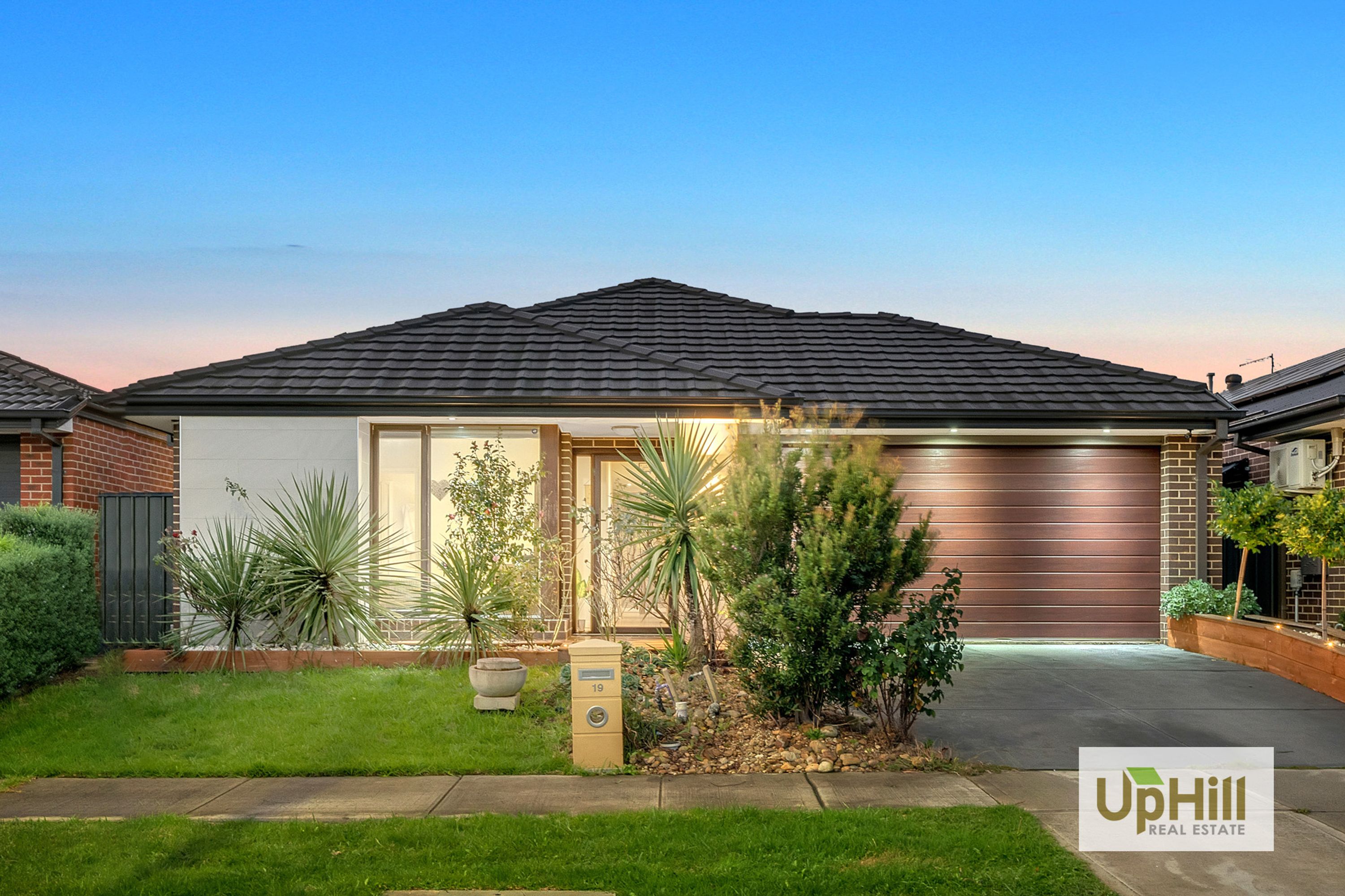 19 Yearling Crescent, Clyde North - Thumbnail 2