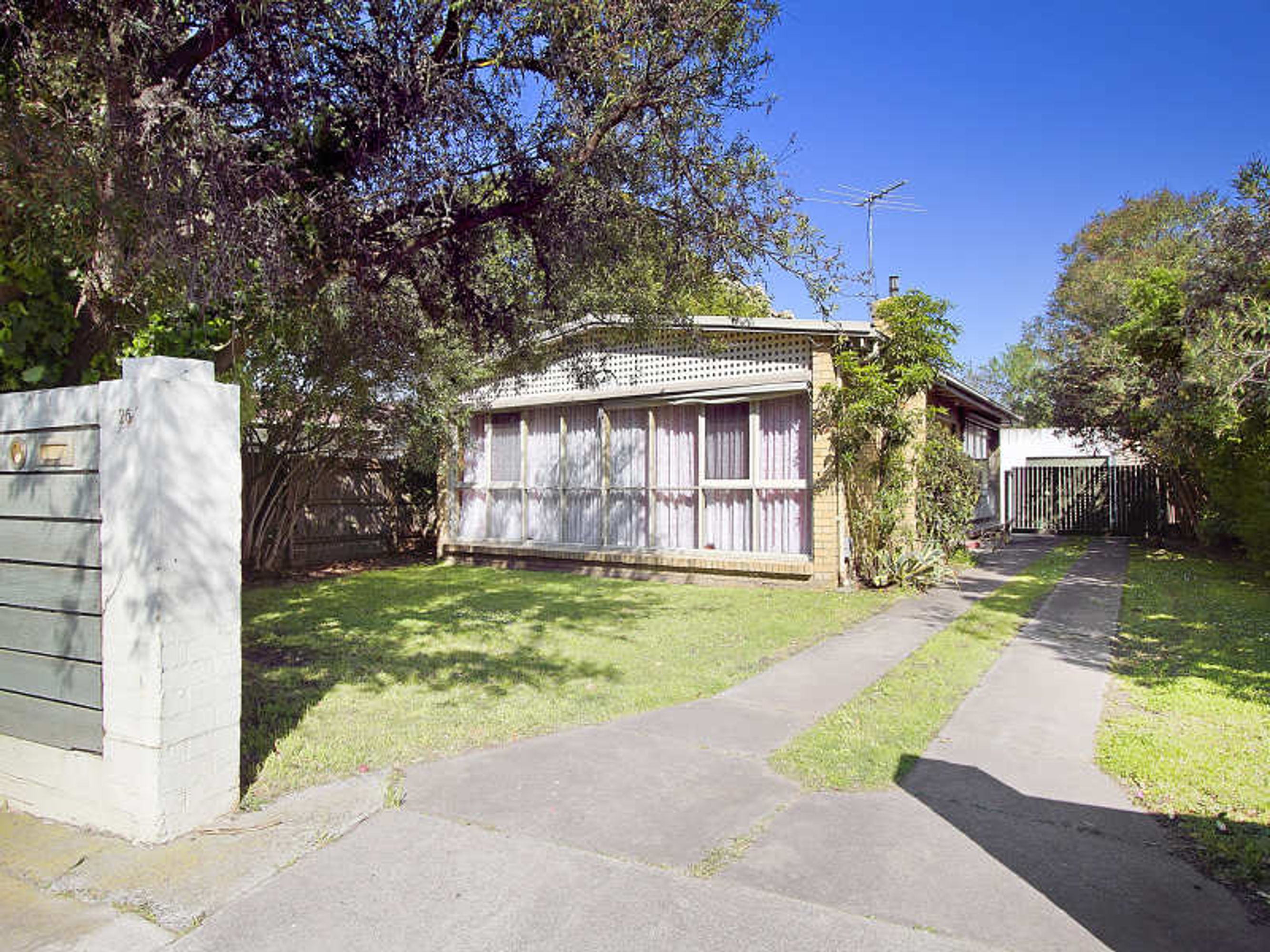 26 Hillside Street