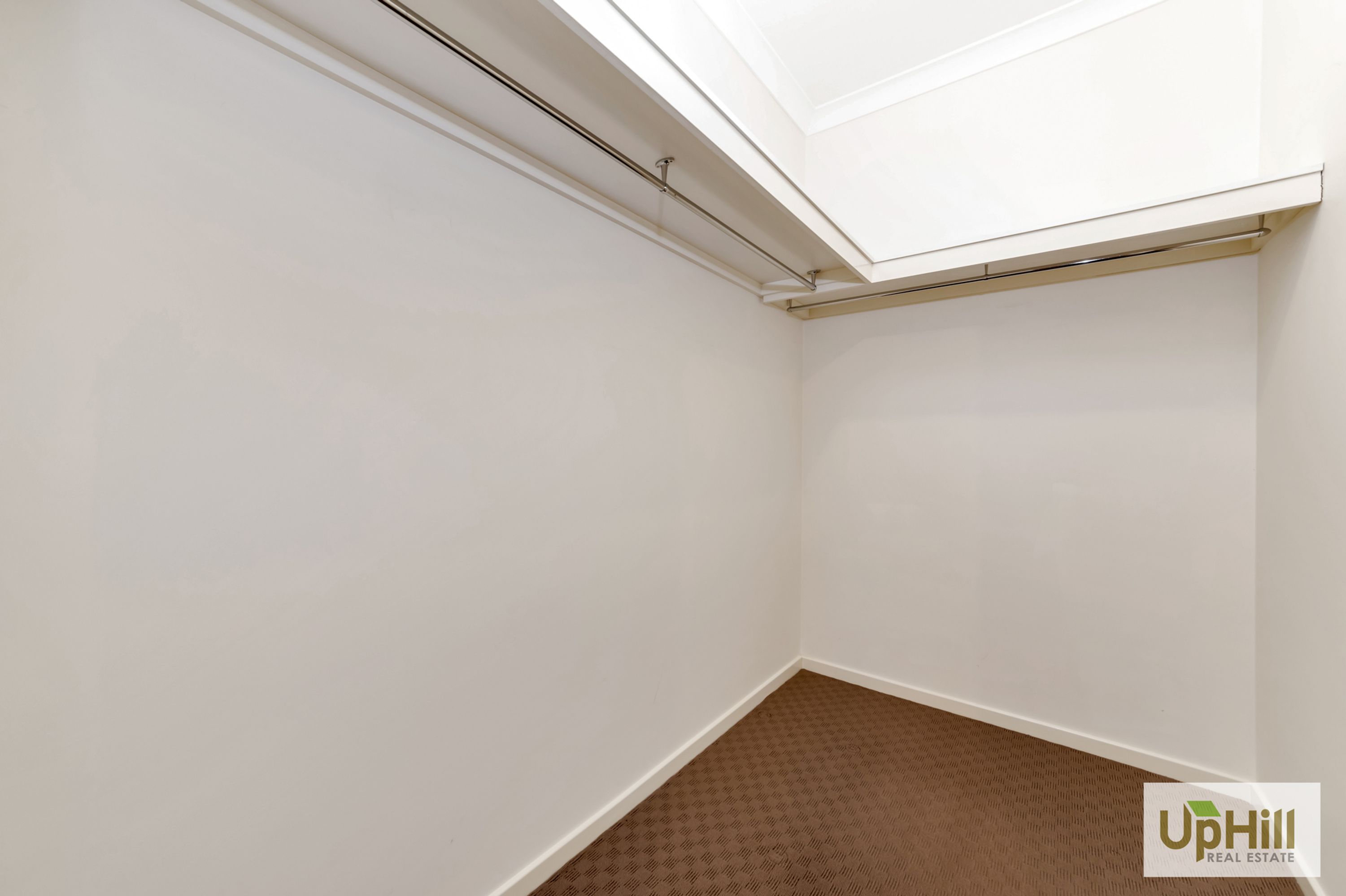 15 JUTLAND CLOSE, Clyde North - Thumbnail 4