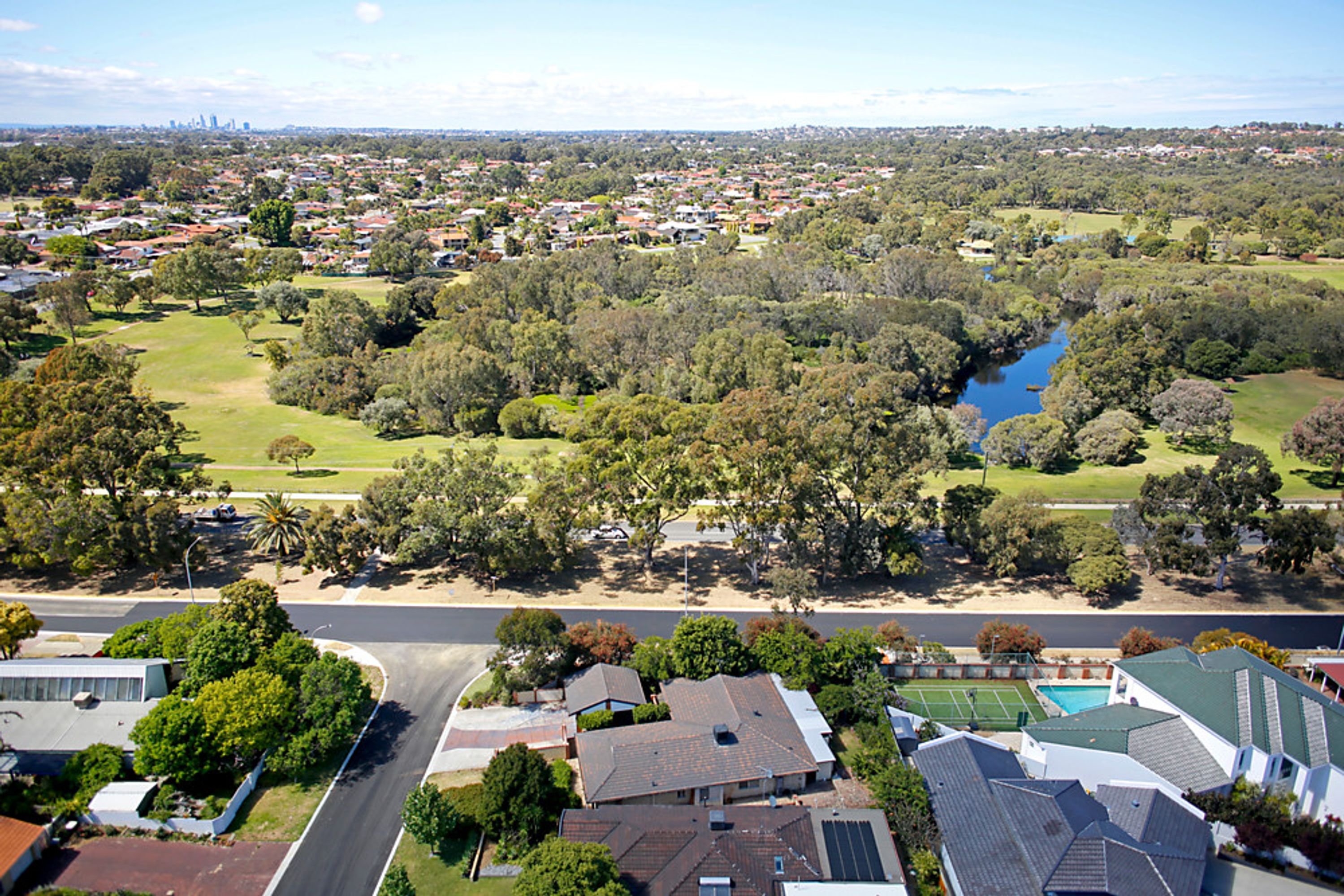 1 Strathyre Drive, Duncraig - Thumbnail 3