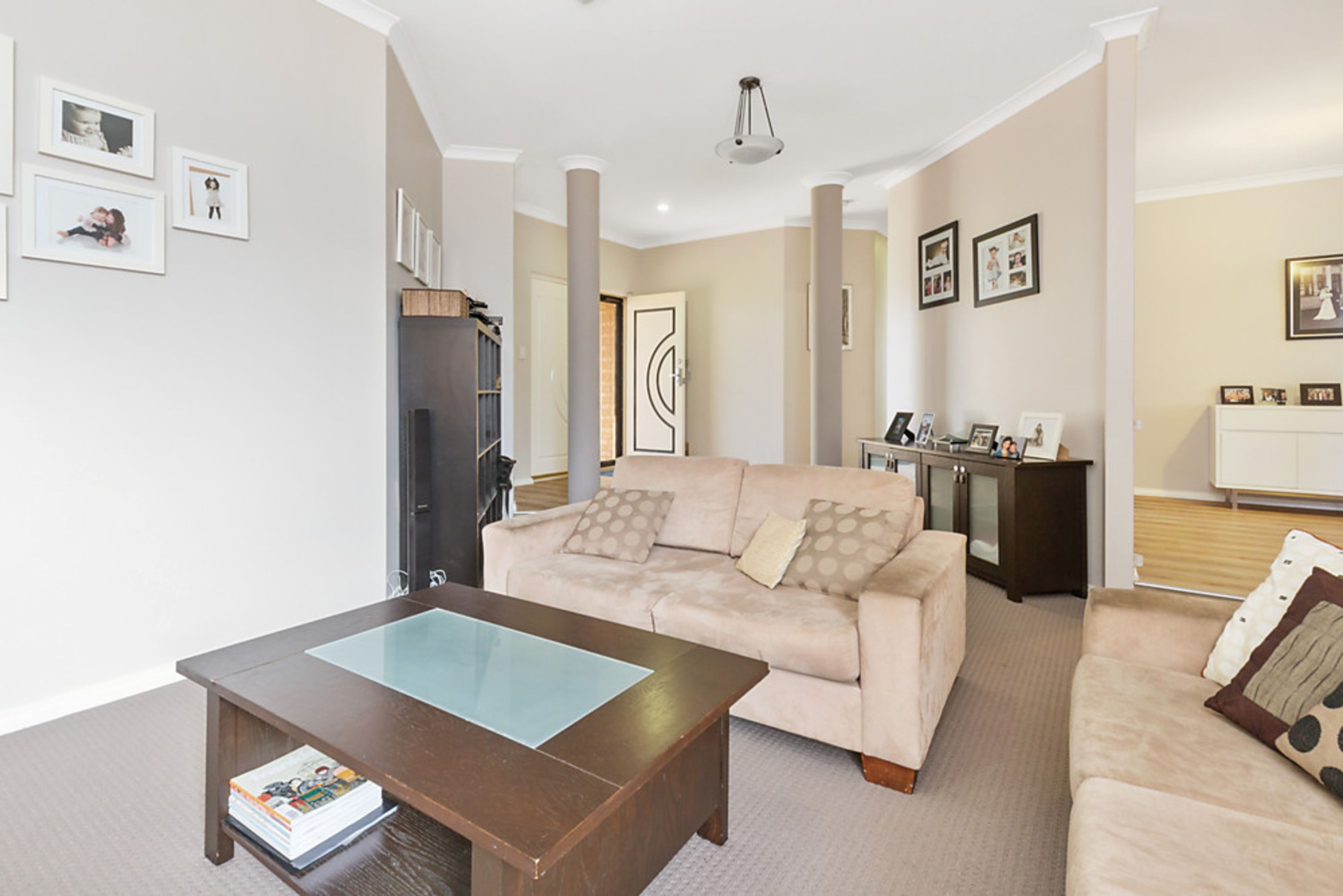 14 Pemberton Close, Stirling - Thumbnail 2
