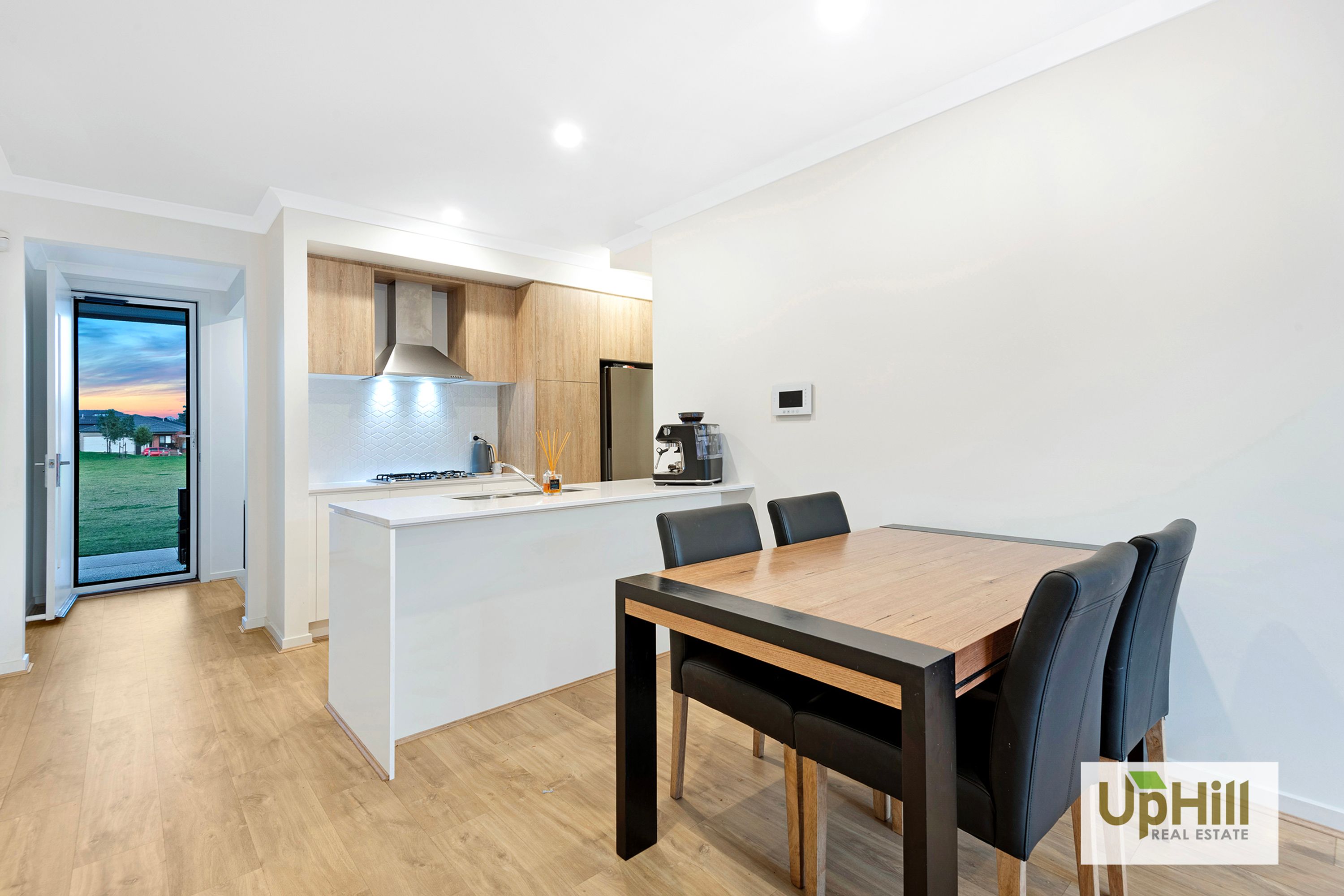 8 Hacienda Lane, Clyde North - Thumbnail 3
