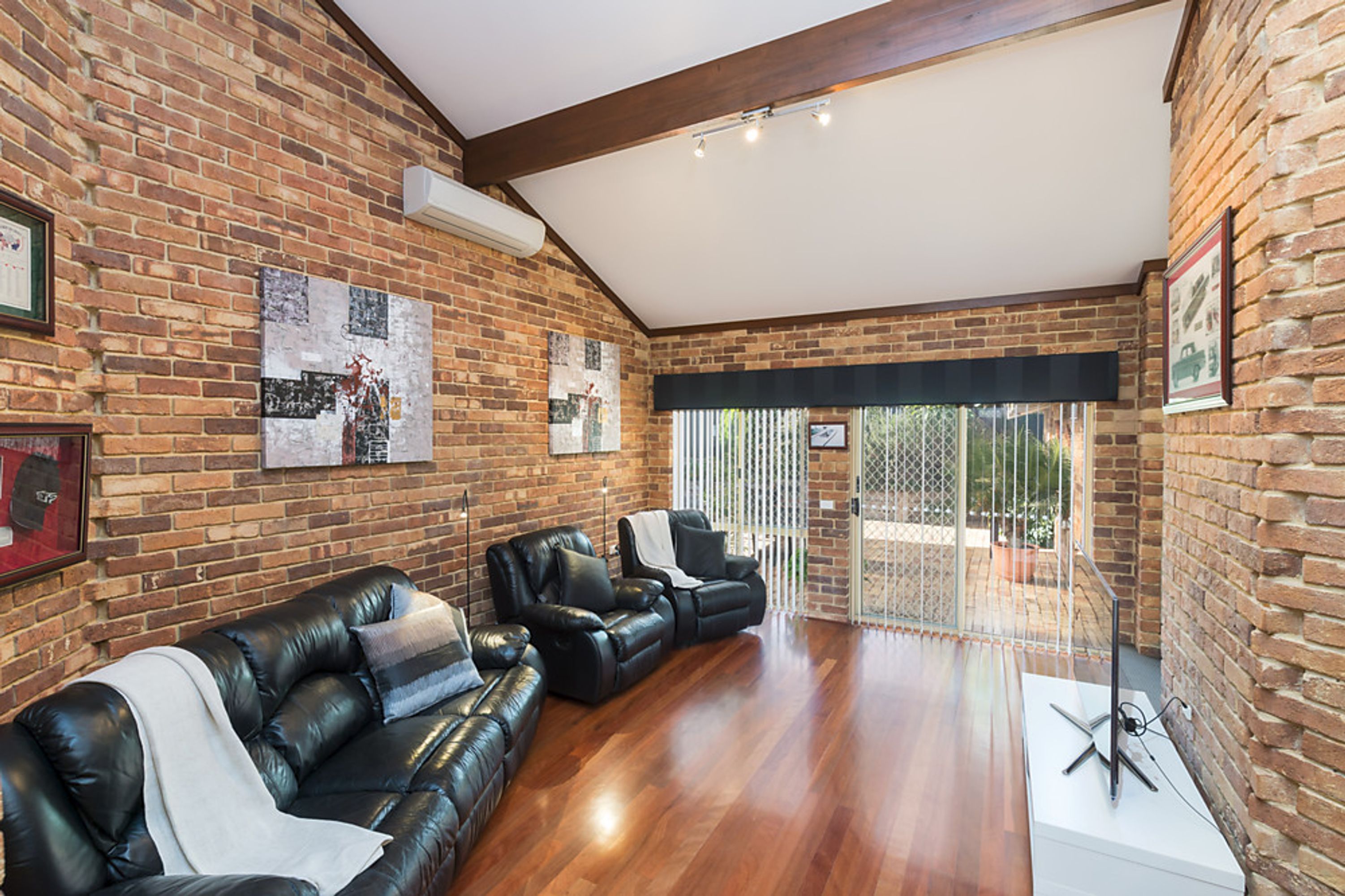 16 Comstock Way, Woodvale - Thumbnail 5