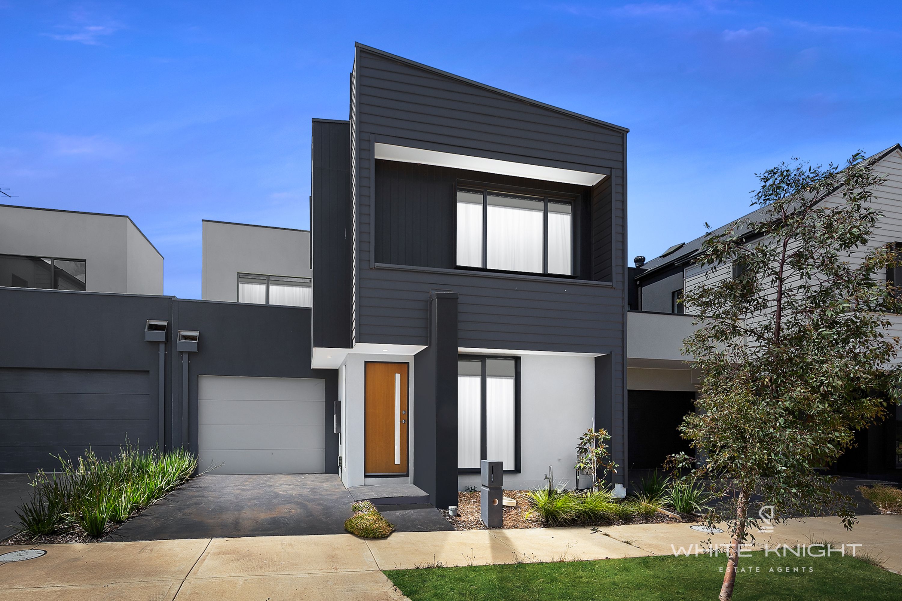 8 Avola Way, Deanside VIC 3336, Deanside - Thumbnail 2