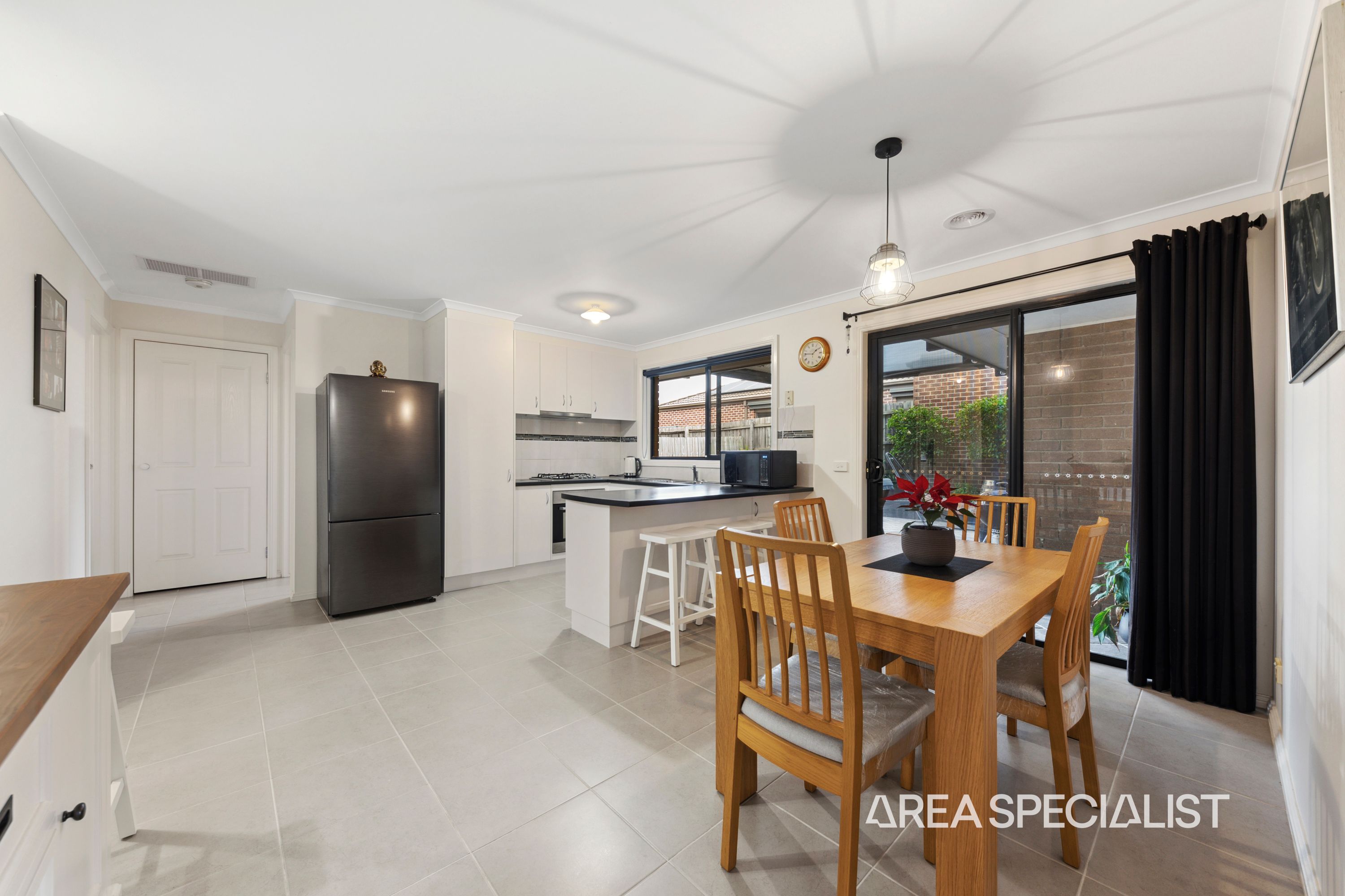 10 Doonie Way, Pakenham - Thumbnail 3