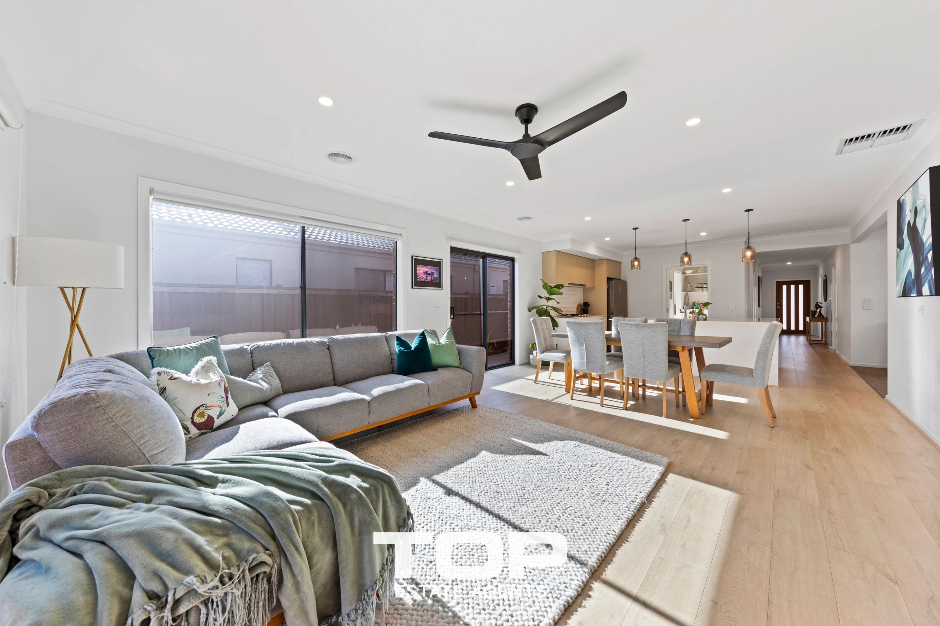 8 Milka Avenue, Clyde North - Thumbnail 2