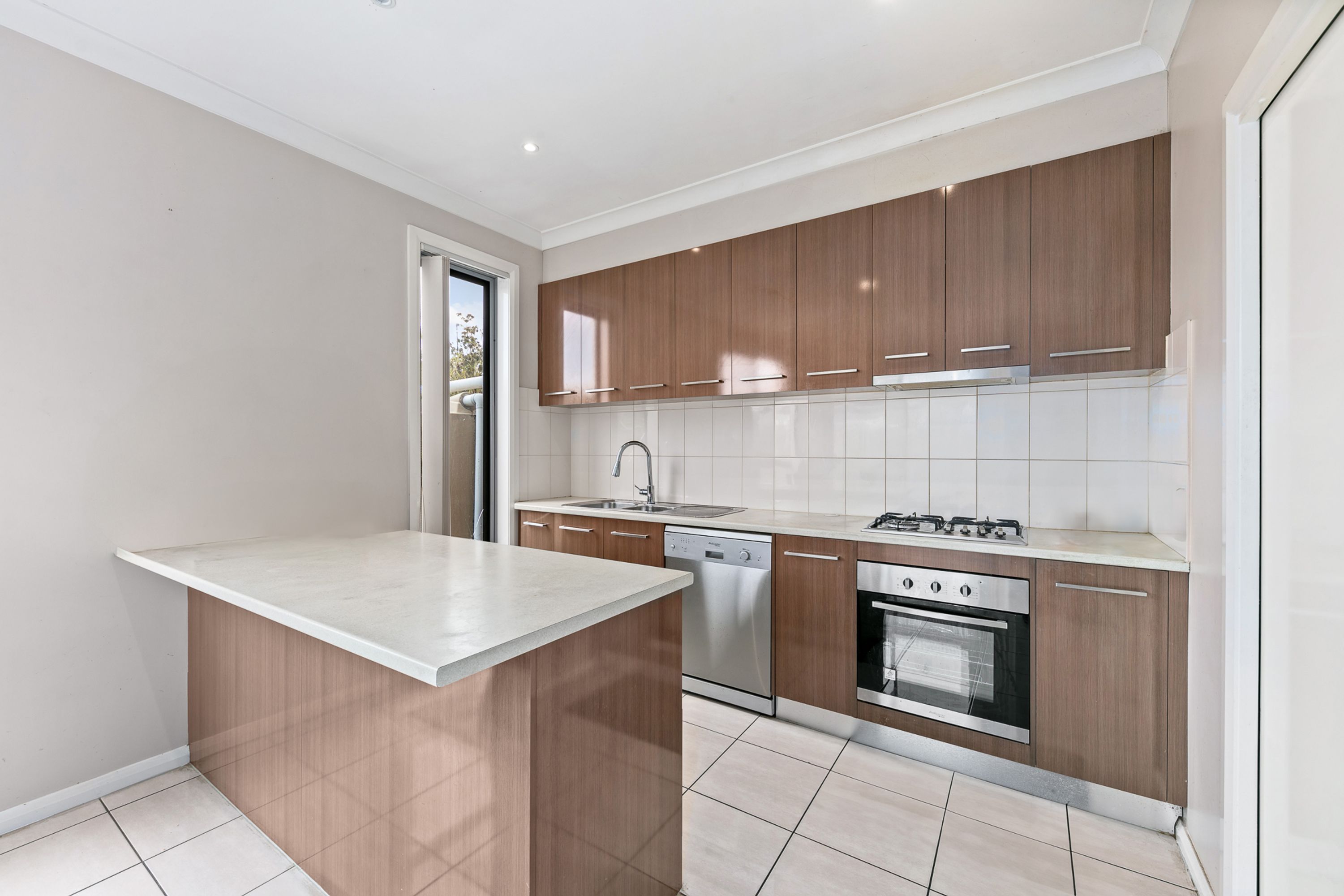 2/6 Orlando Drive, Truganina VIC 3029, Truganina - Thumbnail 2