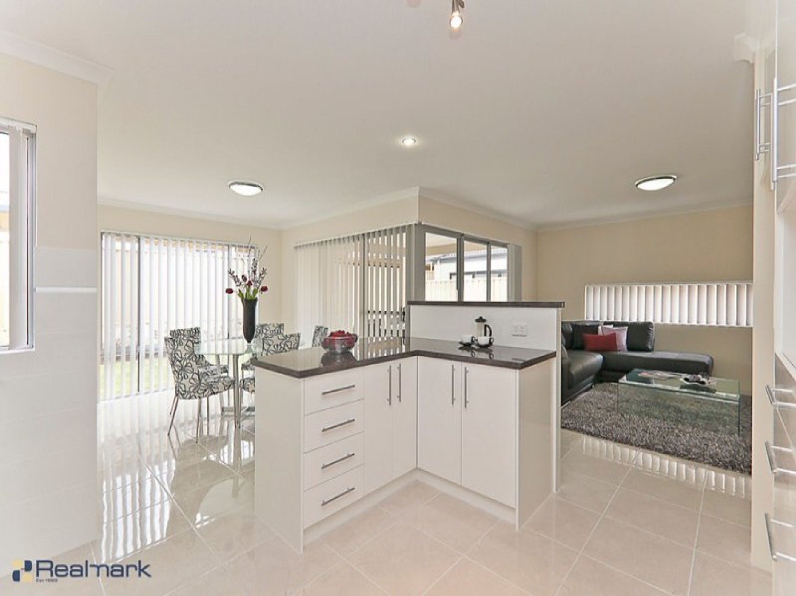 33 Van Gogh Road, Tapping - Thumbnail 2
