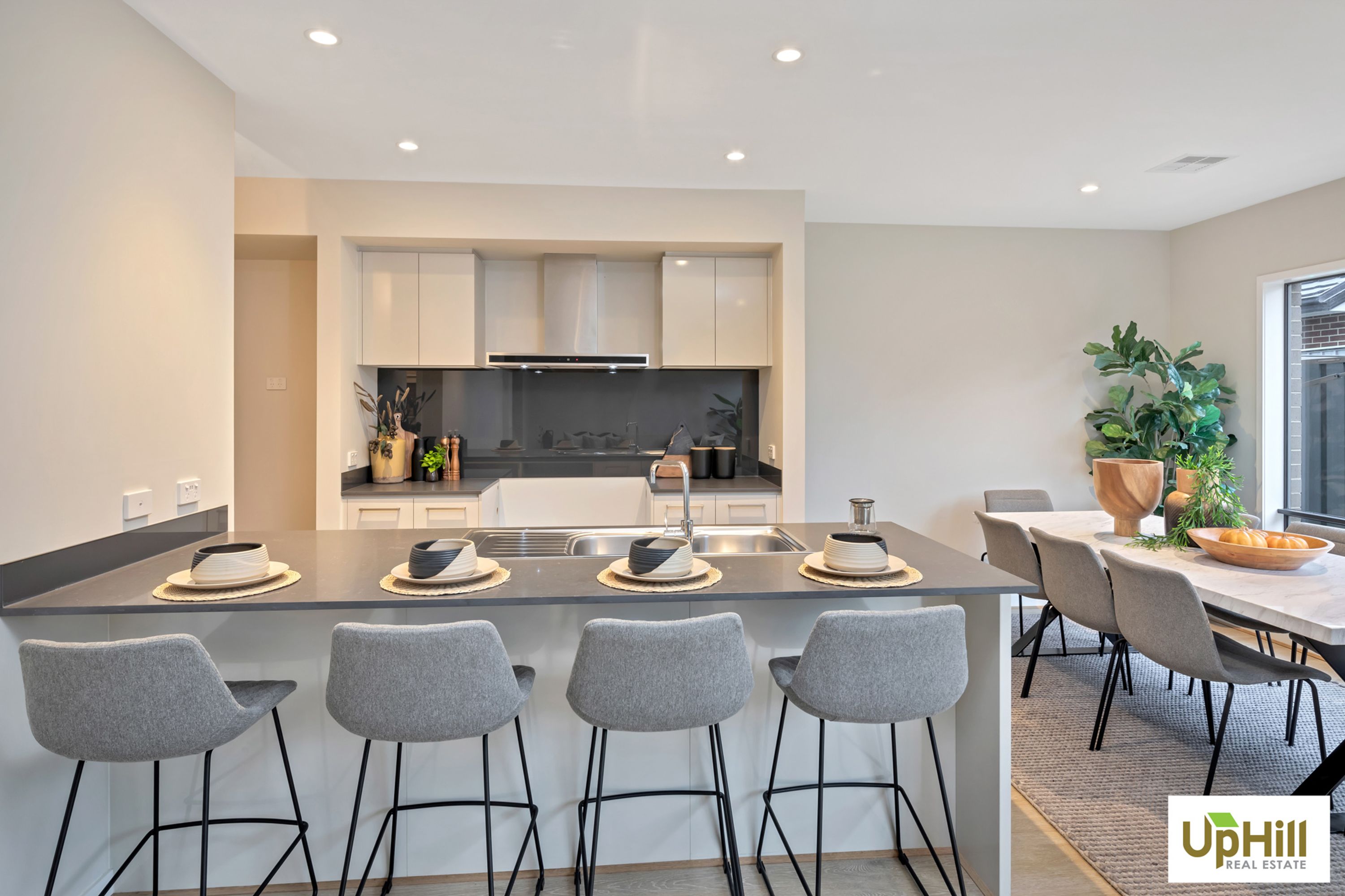 67 GLENROSE BOULEVARD, Clyde North - Thumbnail 2