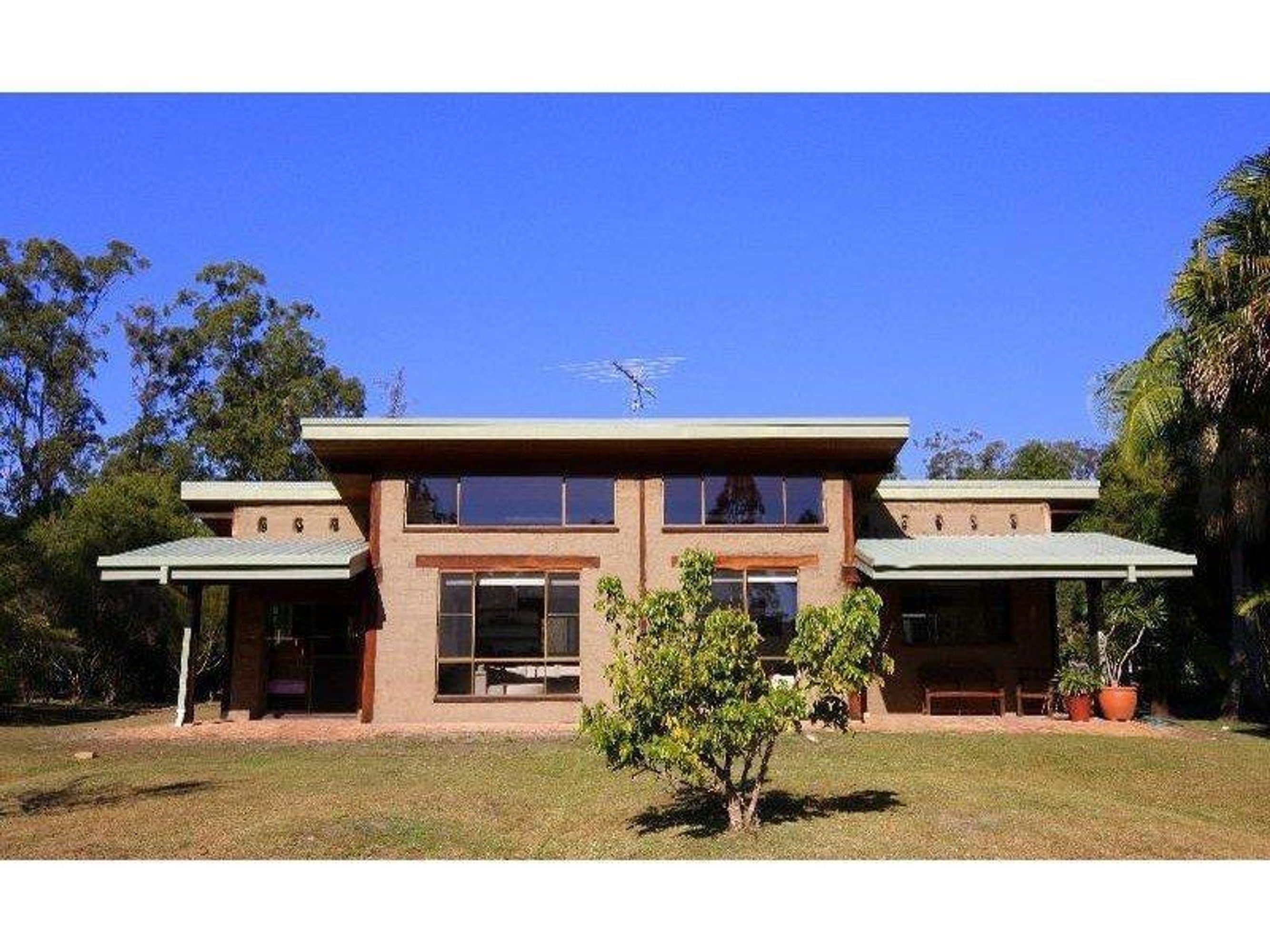 527 School Lane, Southgate - Image 1