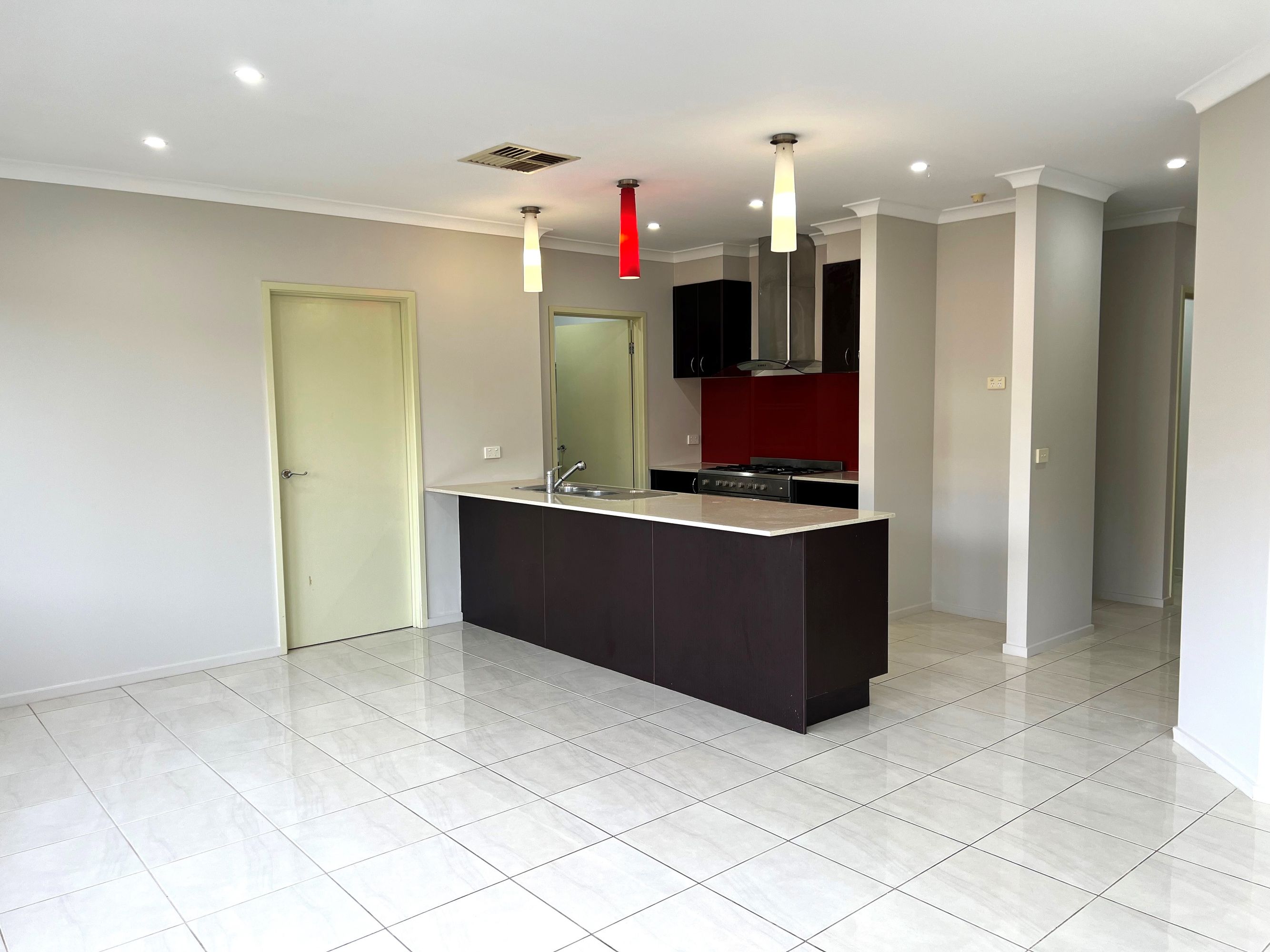 12 Sagan Drive, Cranbourne North - Thumbnail 3