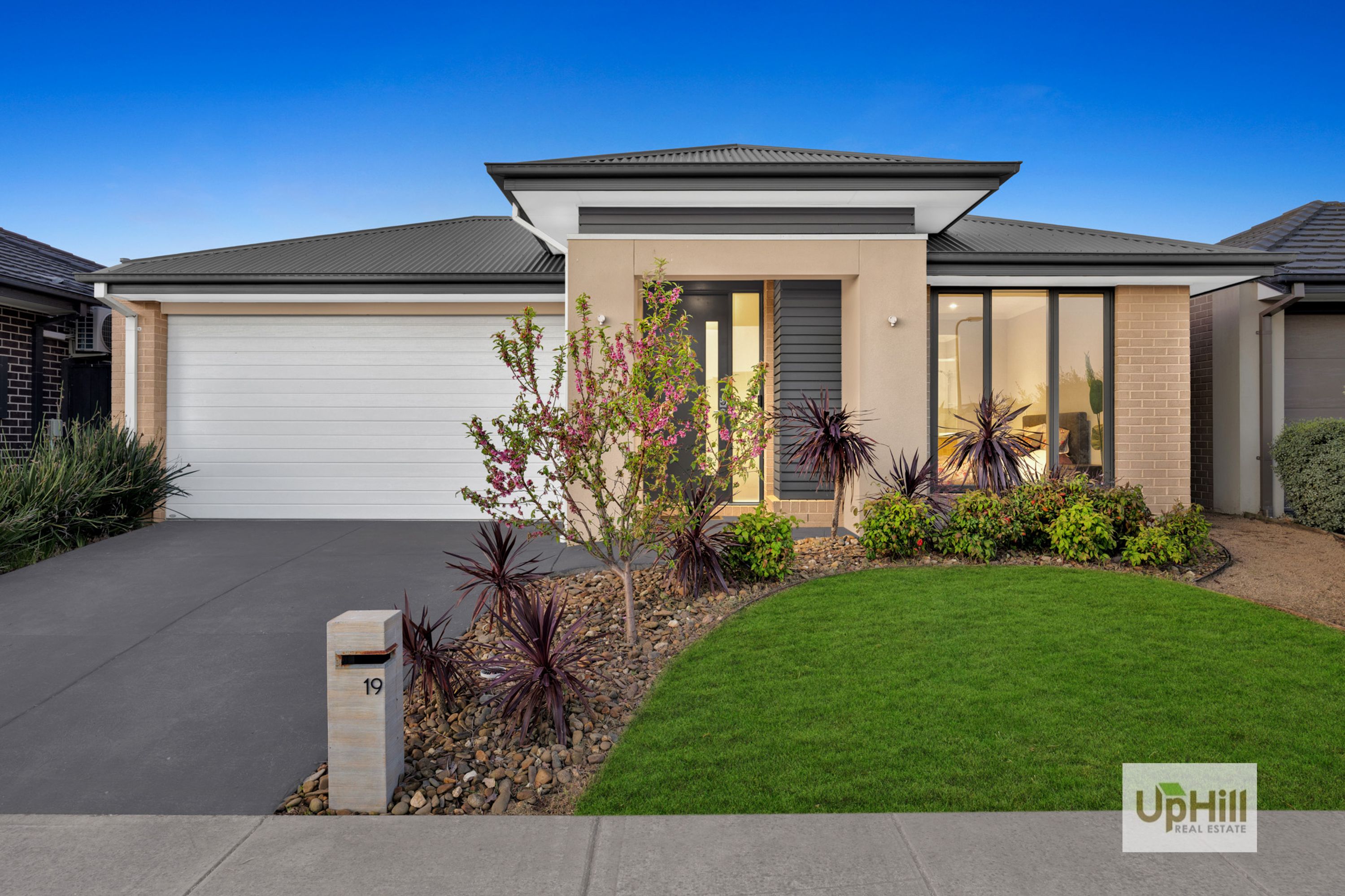 19 Pablo Drive, Clyde North - Image 1