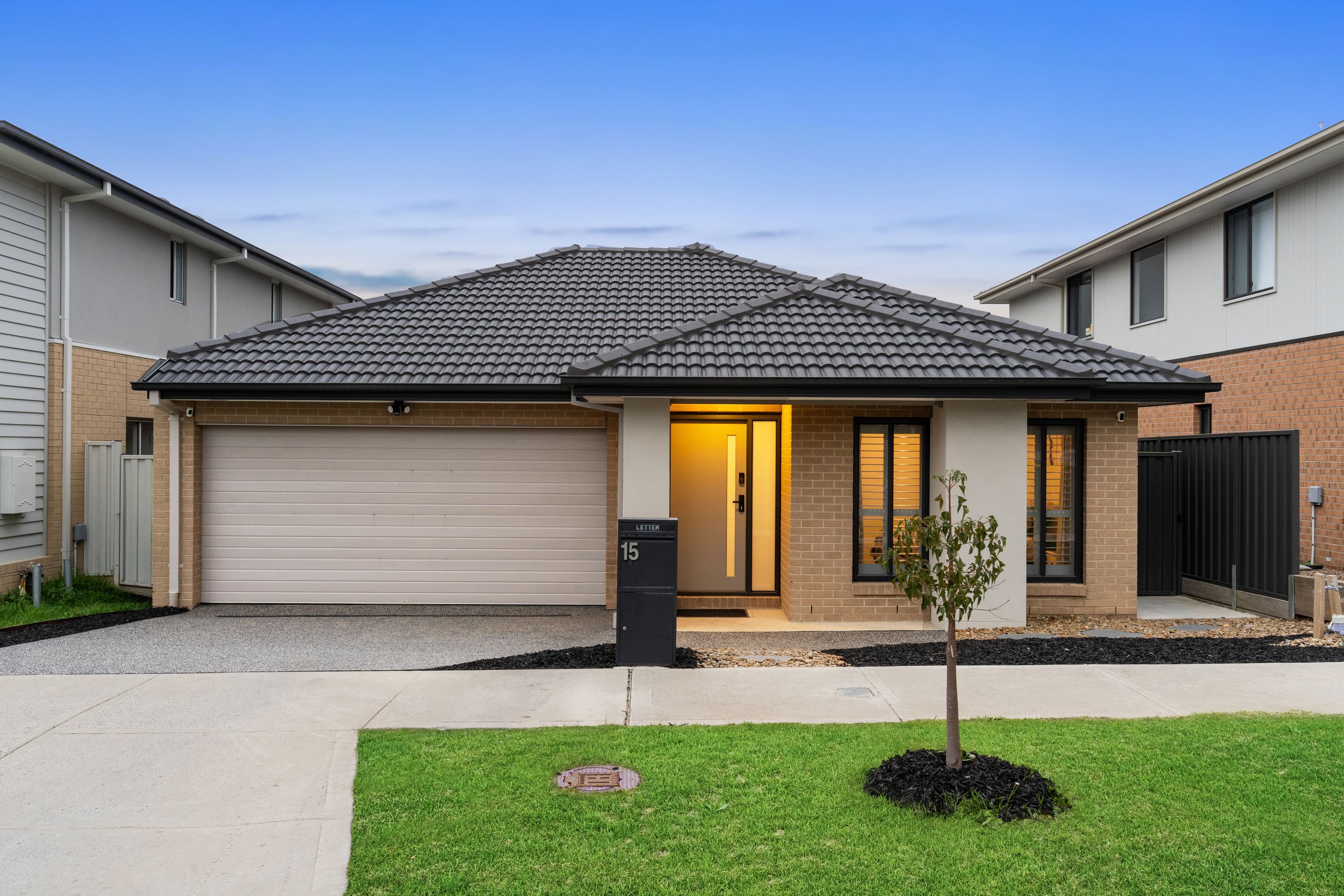 15 SNOWHAVEN ROAD, Pakenham, Pakenham - Image 1