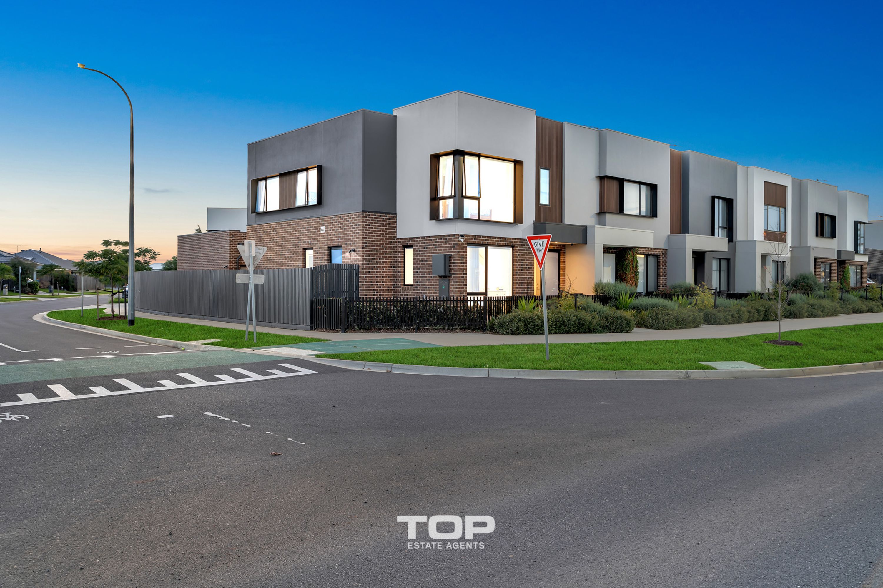182 Alexander Boulevard, Clyde North - Thumbnail 2