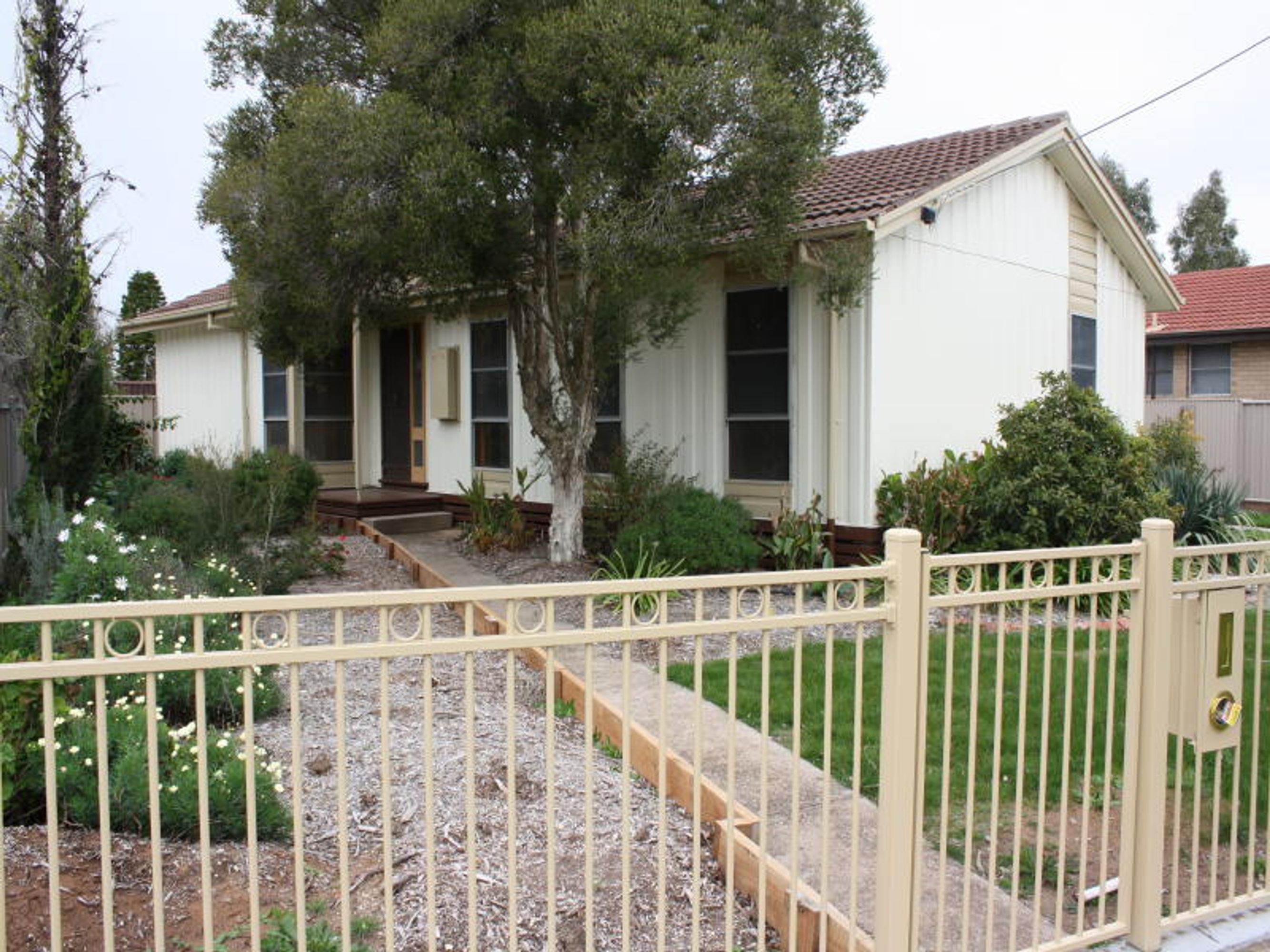 8 Shirley Street, Horsham VIC 3400