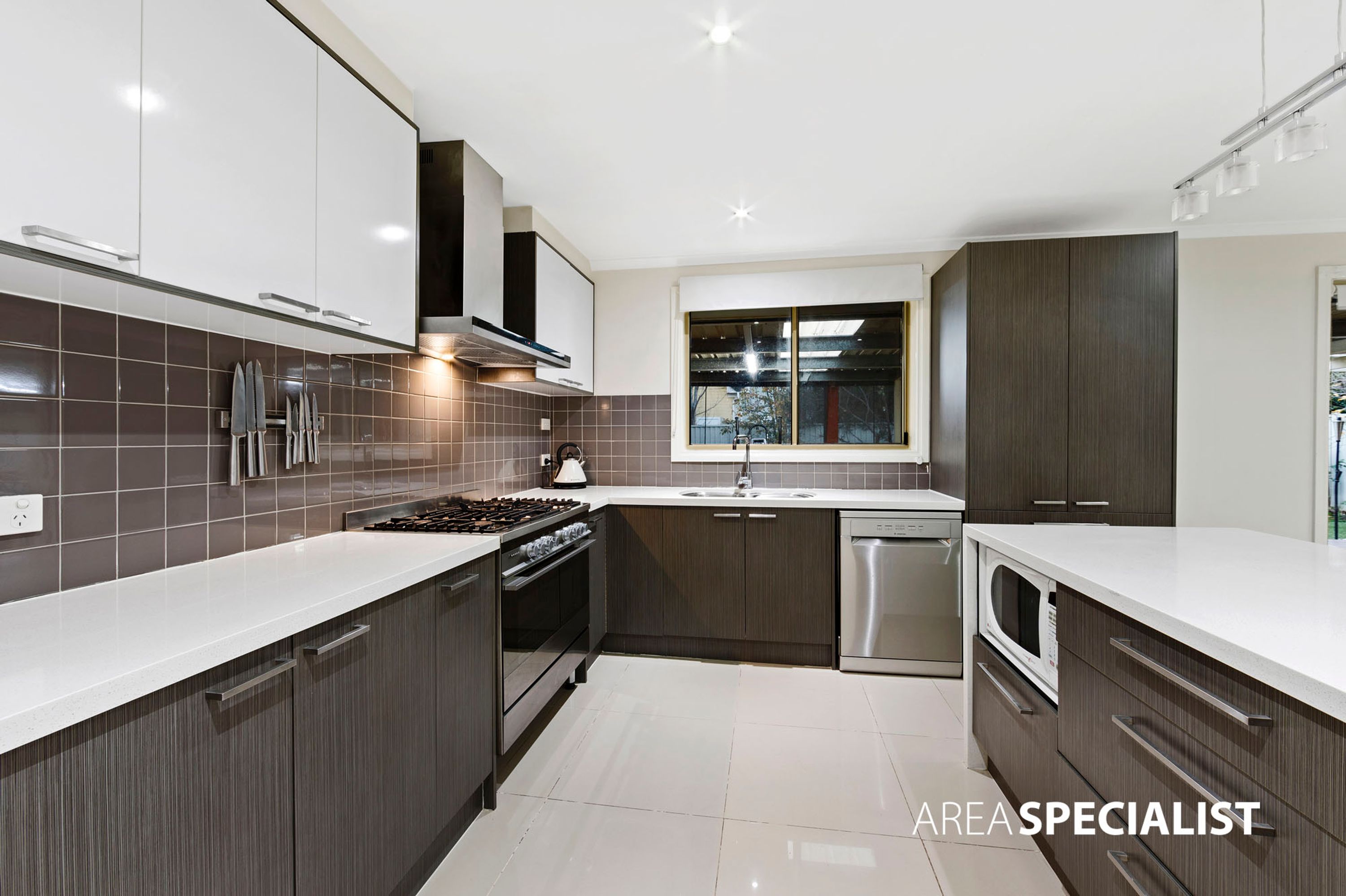 8 Stamford Grove, Caroline Springs VIC 3023, Caroline Springs - Thumbnail 7