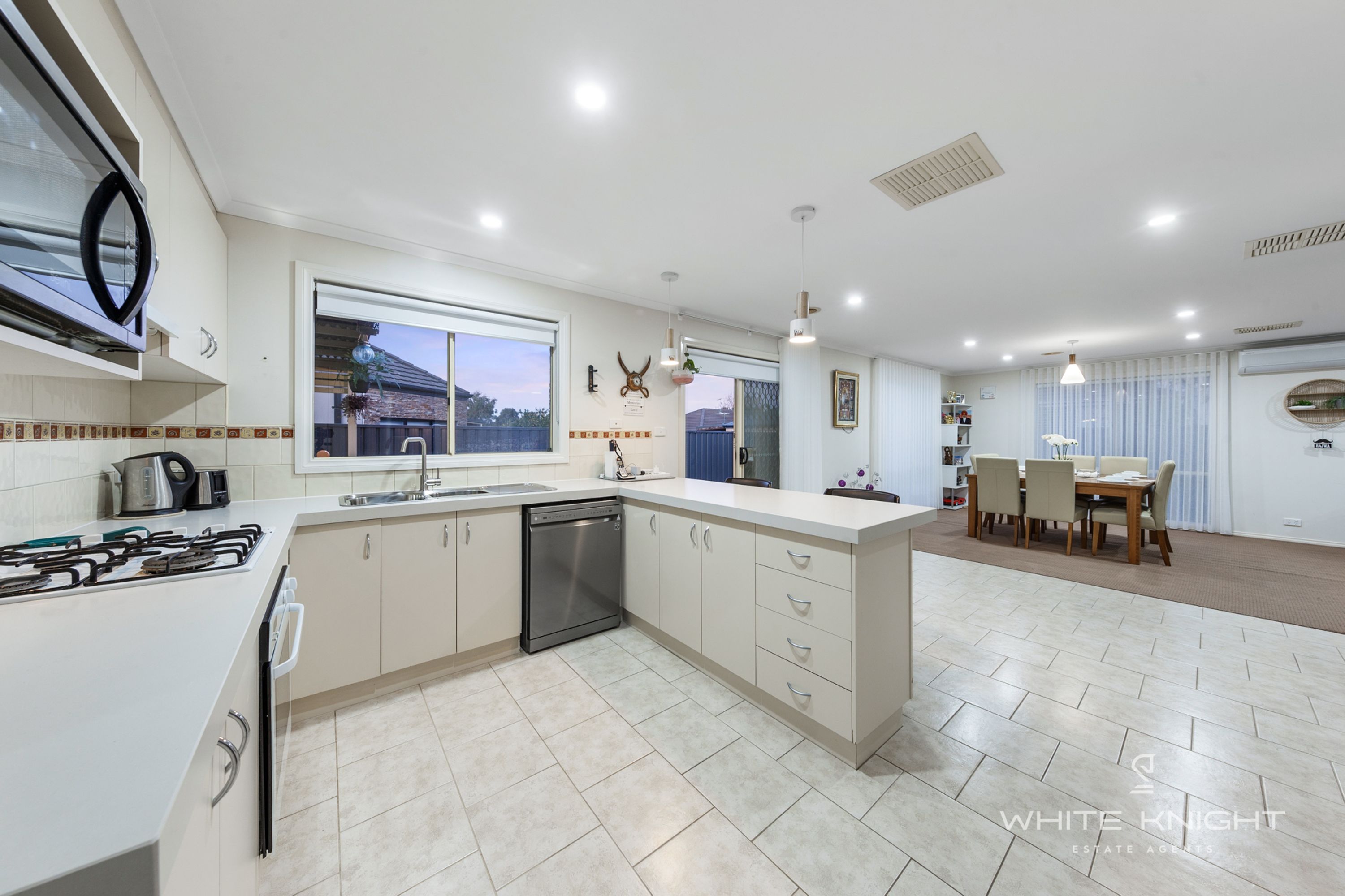 6 French Crescent, Caroline Springs VIC 3023, Caroline Springs - Thumbnail 3