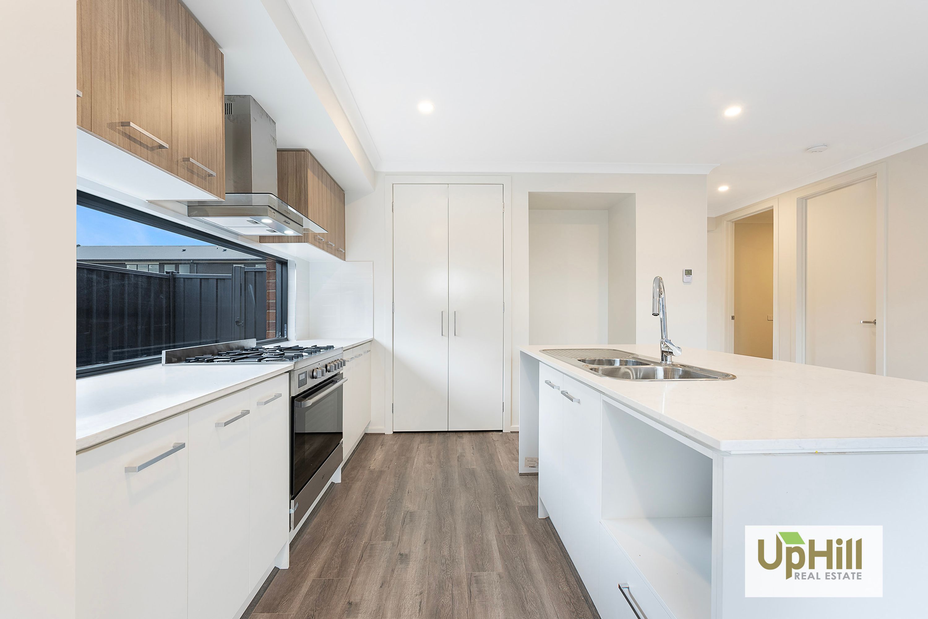 17 Clelland Way, Clyde North - Thumbnail 3