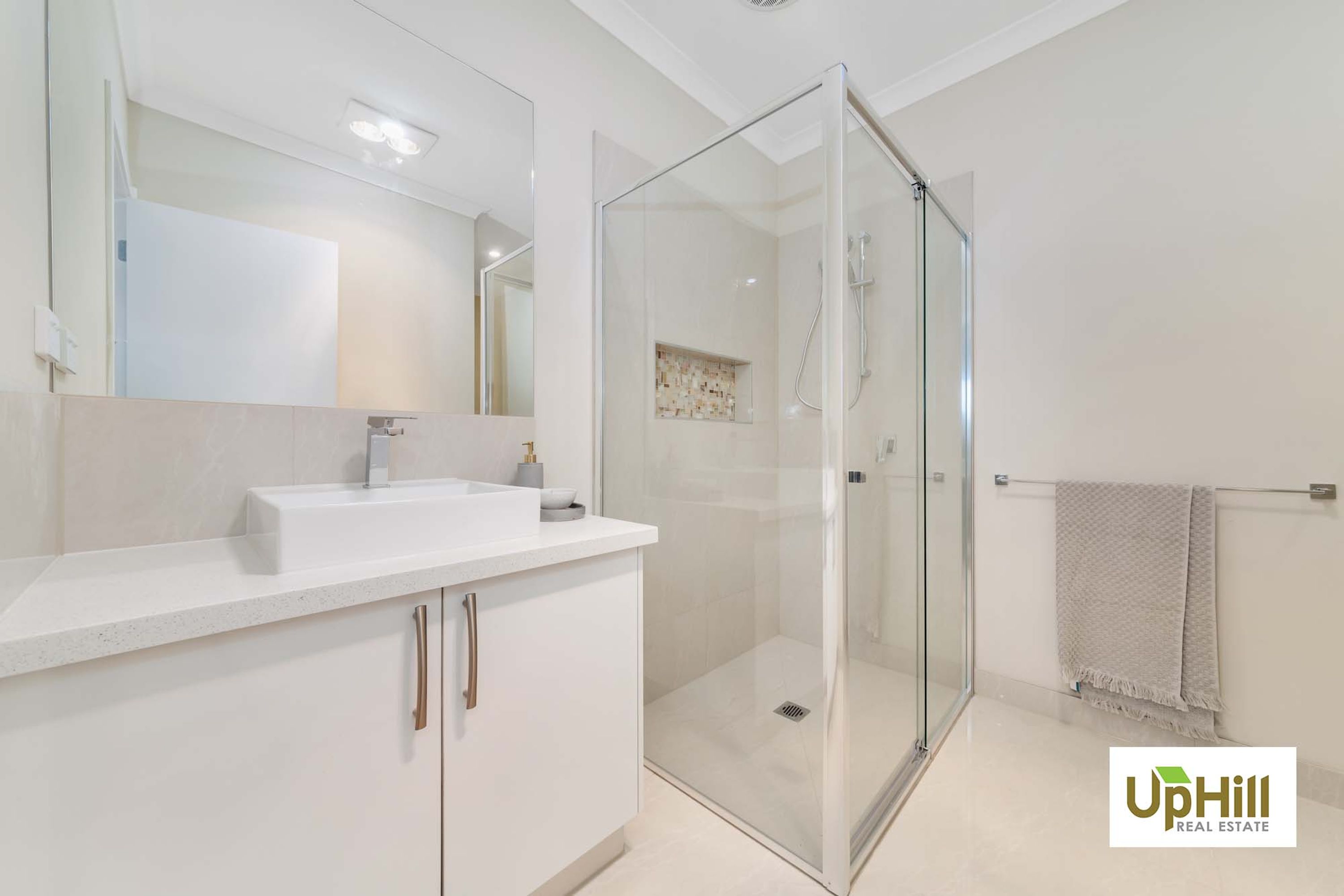 21 SWALLOWTAIL AVENUE, Clyde North - Thumbnail 4