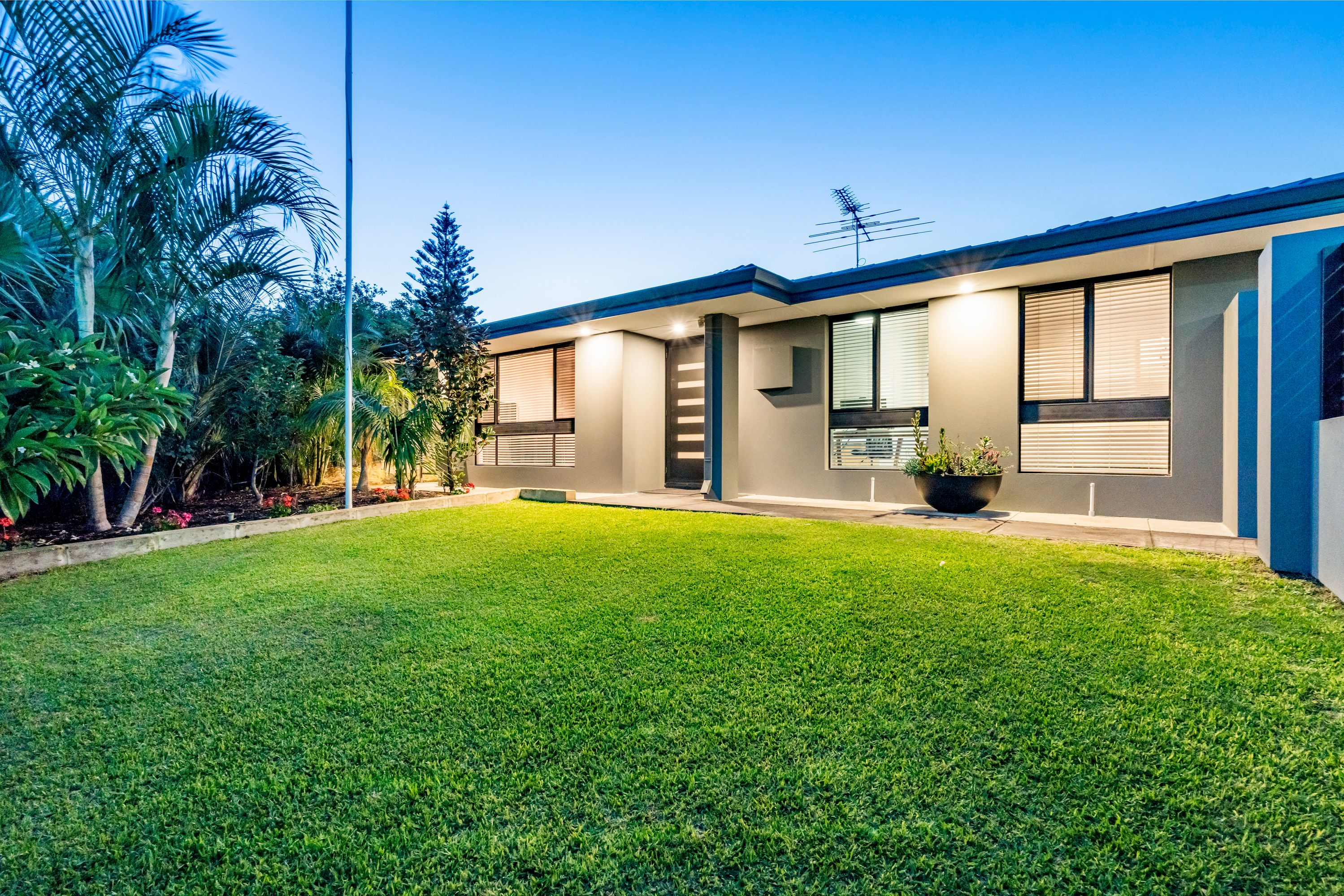 11 GALLEON ROAD, Beldon - Thumbnail 2