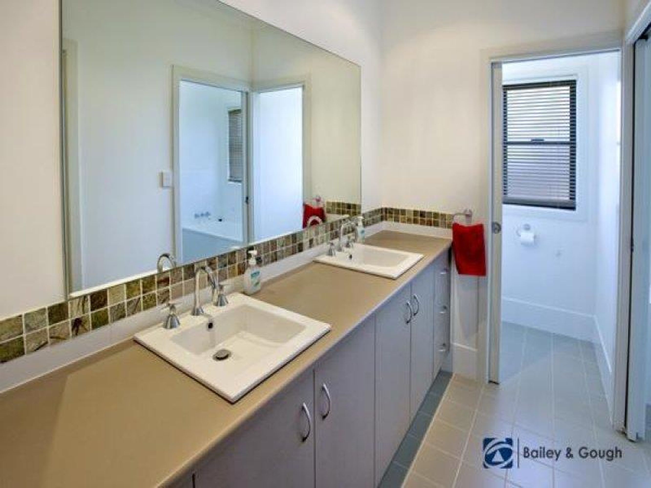 12 Nairn Terrace, Junction Hill - Thumbnail 5