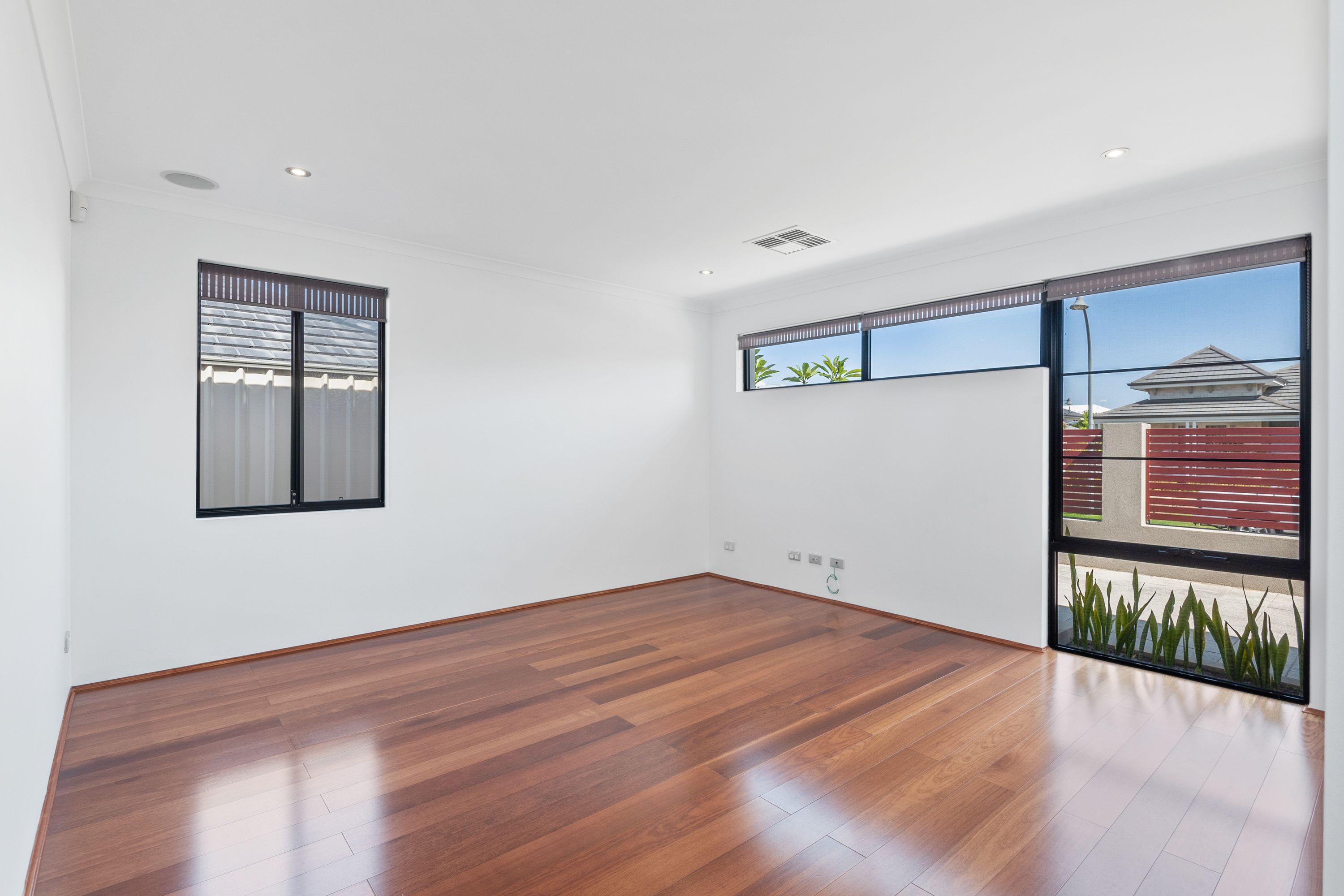 9 Solaia Loop, Woodvale - Thumbnail 2