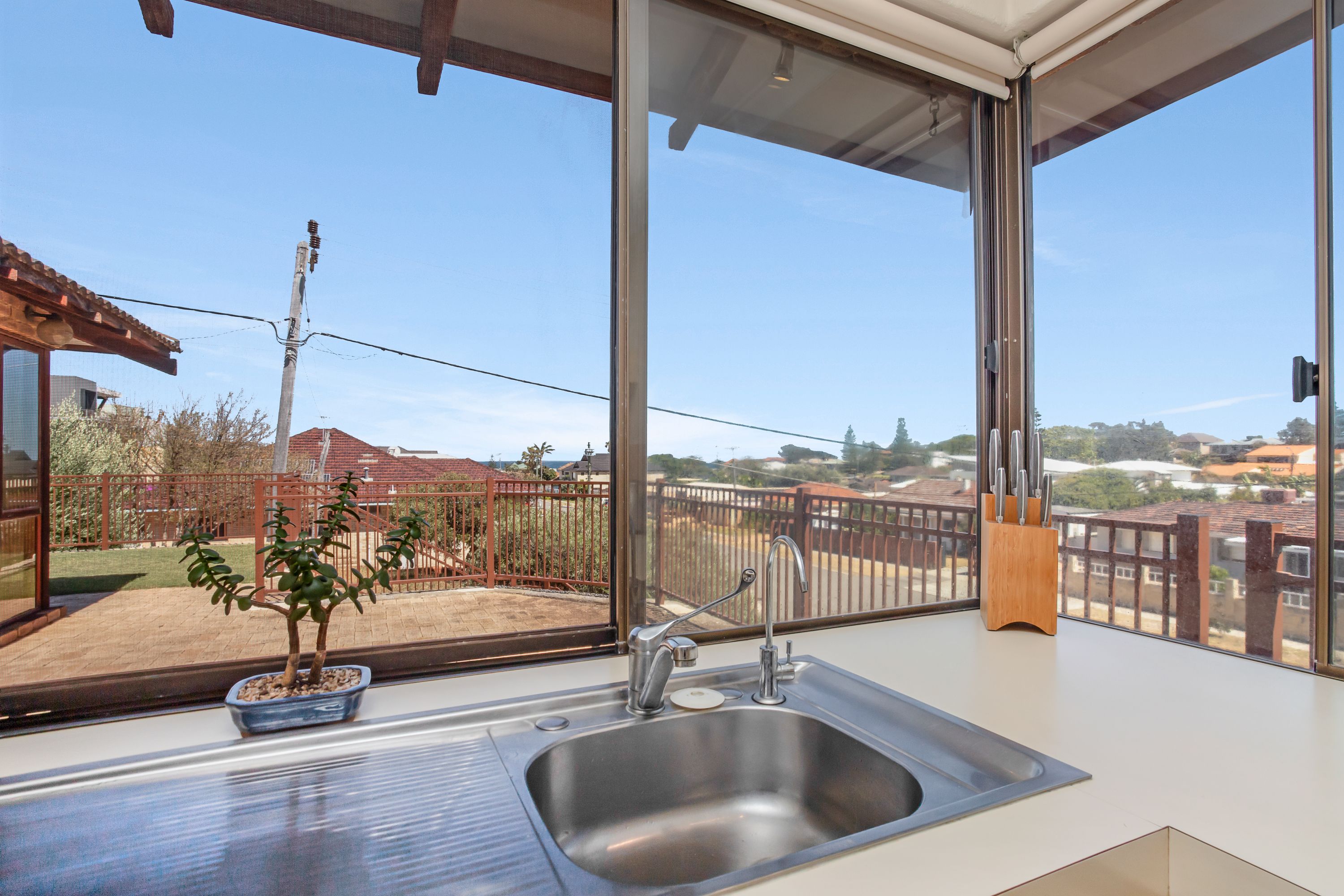 32 Elliott Road, Trigg - Thumbnail 3