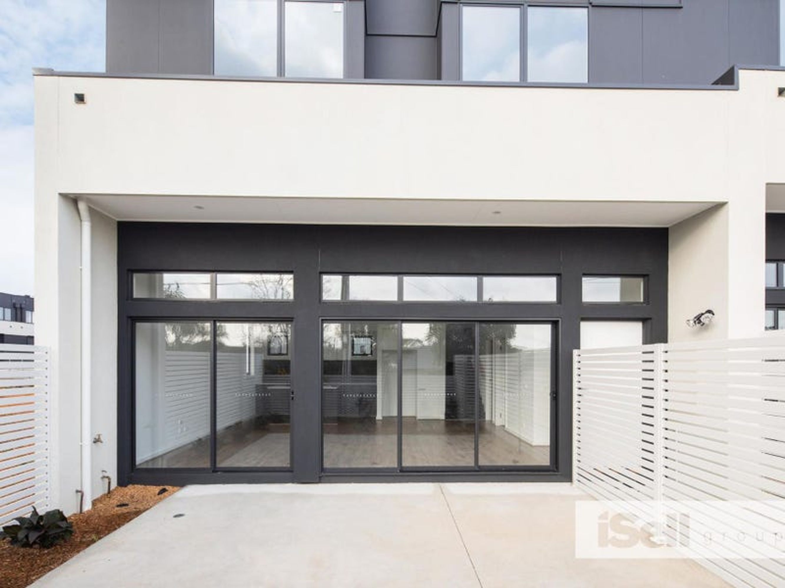 2J Chestnut Road, Doveton - Thumbnail 2